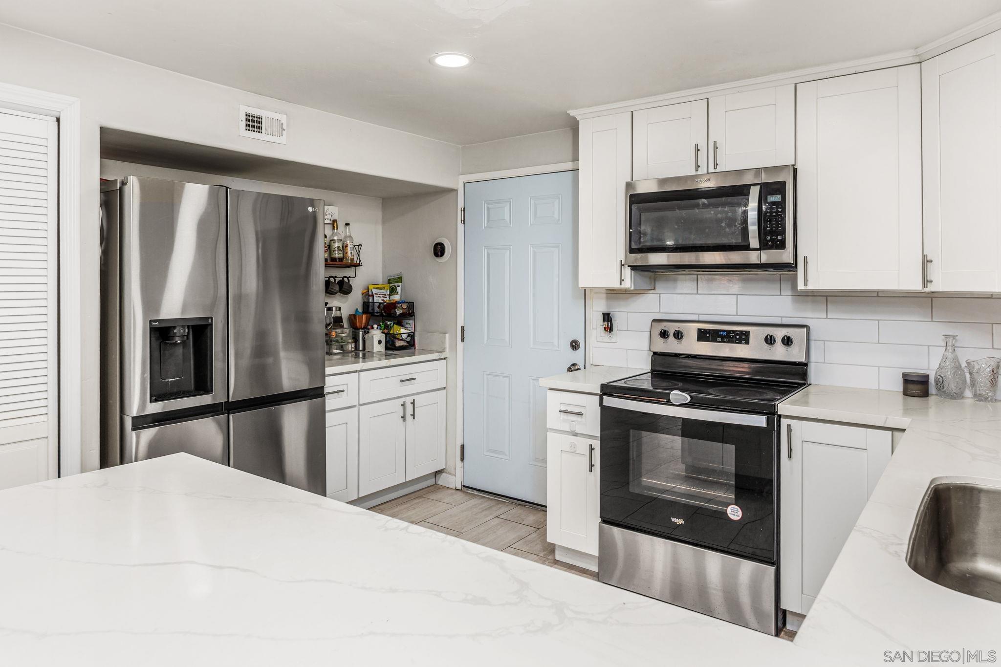 Detail Gallery Image 12 of 41 For 615  Beyer Way  #602,  San Diego,  CA 92154 - 4 Beds | 2/1 Baths