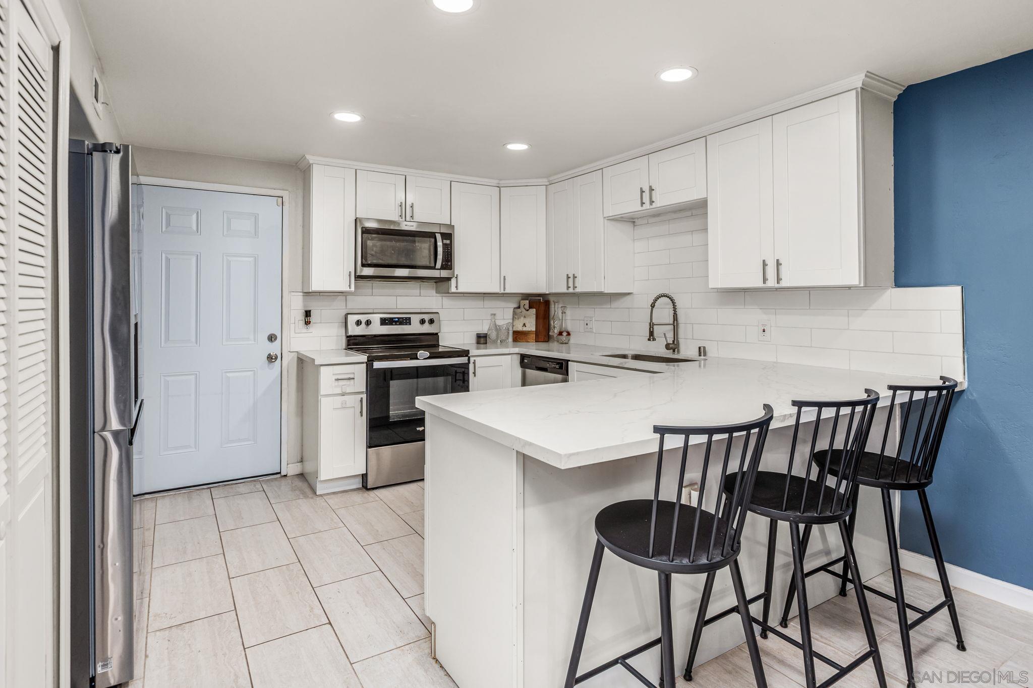 Detail Gallery Image 3 of 41 For 615  Beyer Way  #602,  San Diego,  CA 92154 - 4 Beds | 2/1 Baths