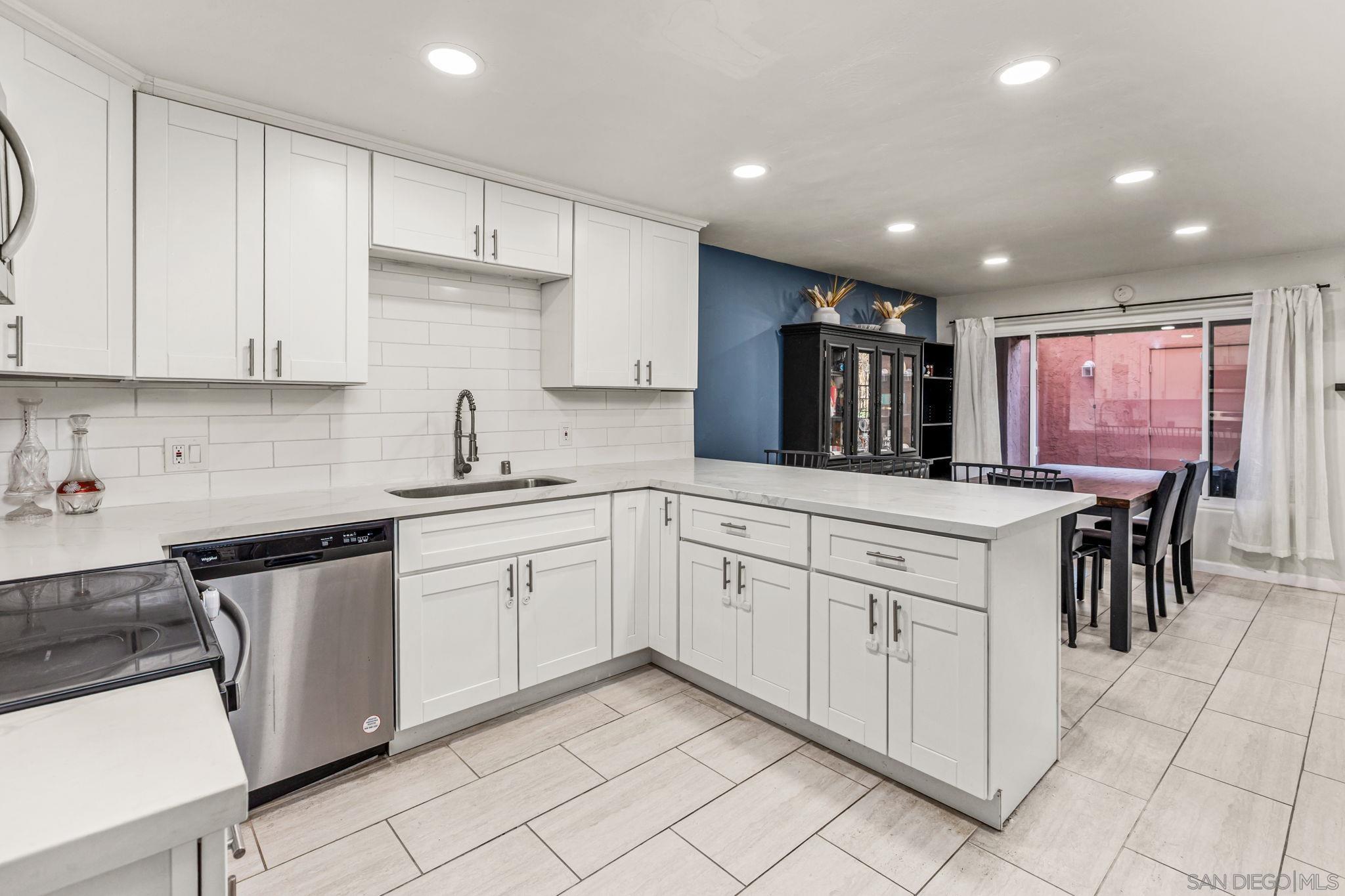 Detail Gallery Image 9 of 41 For 615  Beyer Way  #602,  San Diego,  CA 92154 - 4 Beds | 2/1 Baths