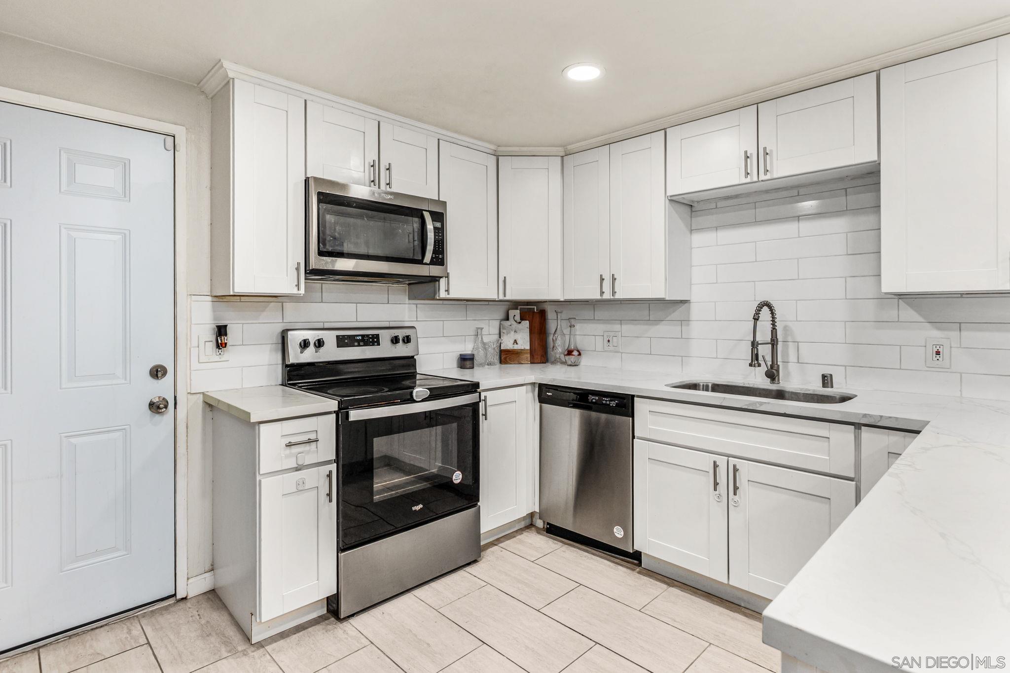 Detail Gallery Image 10 of 41 For 615  Beyer Way  #602,  San Diego,  CA 92154 - 4 Beds | 2/1 Baths