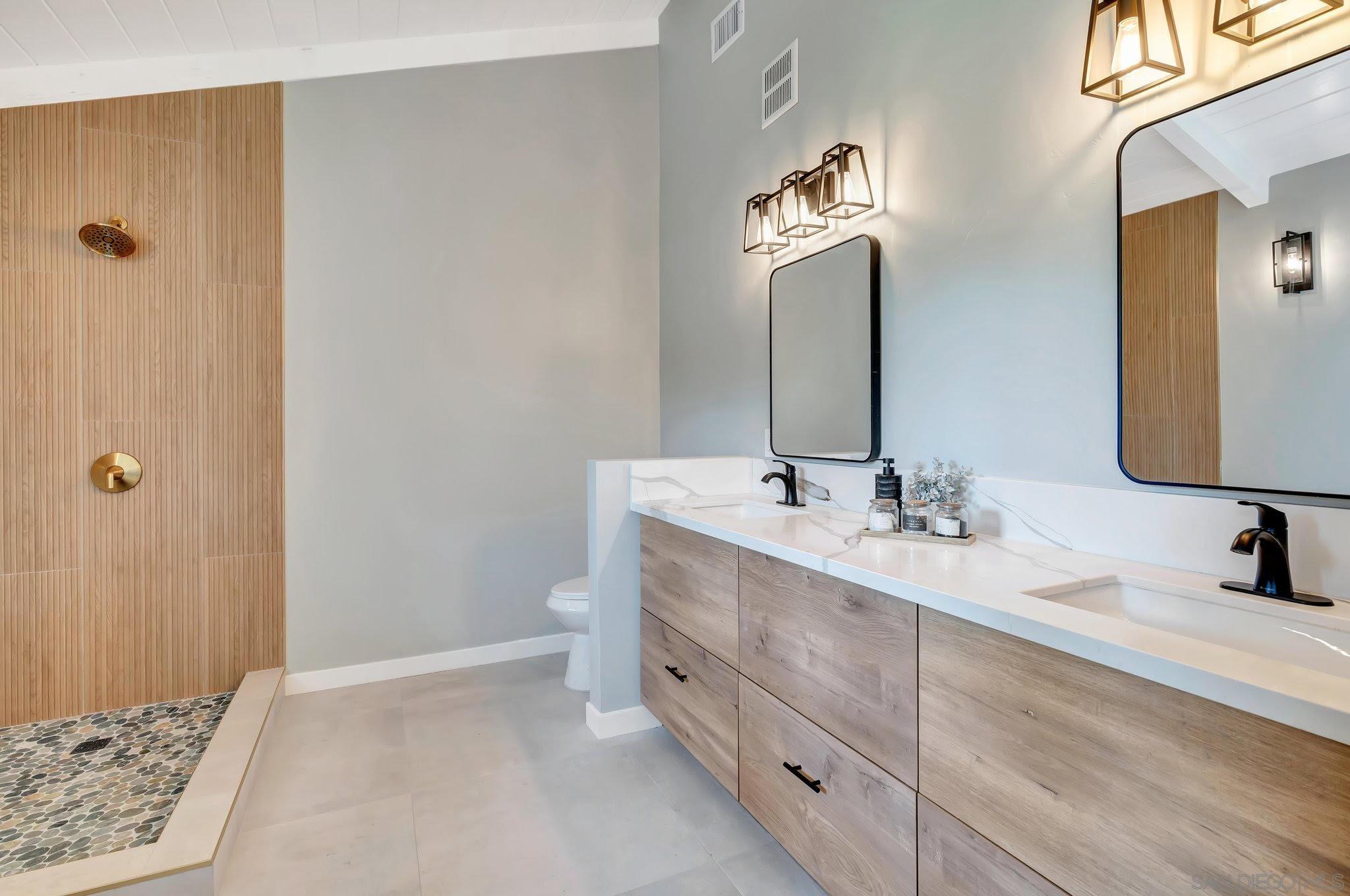 Detail Gallery Image 12 of 24 For 1349  Bonair Rd, Vista,  CA 92084 - 5 Beds | 2 Baths