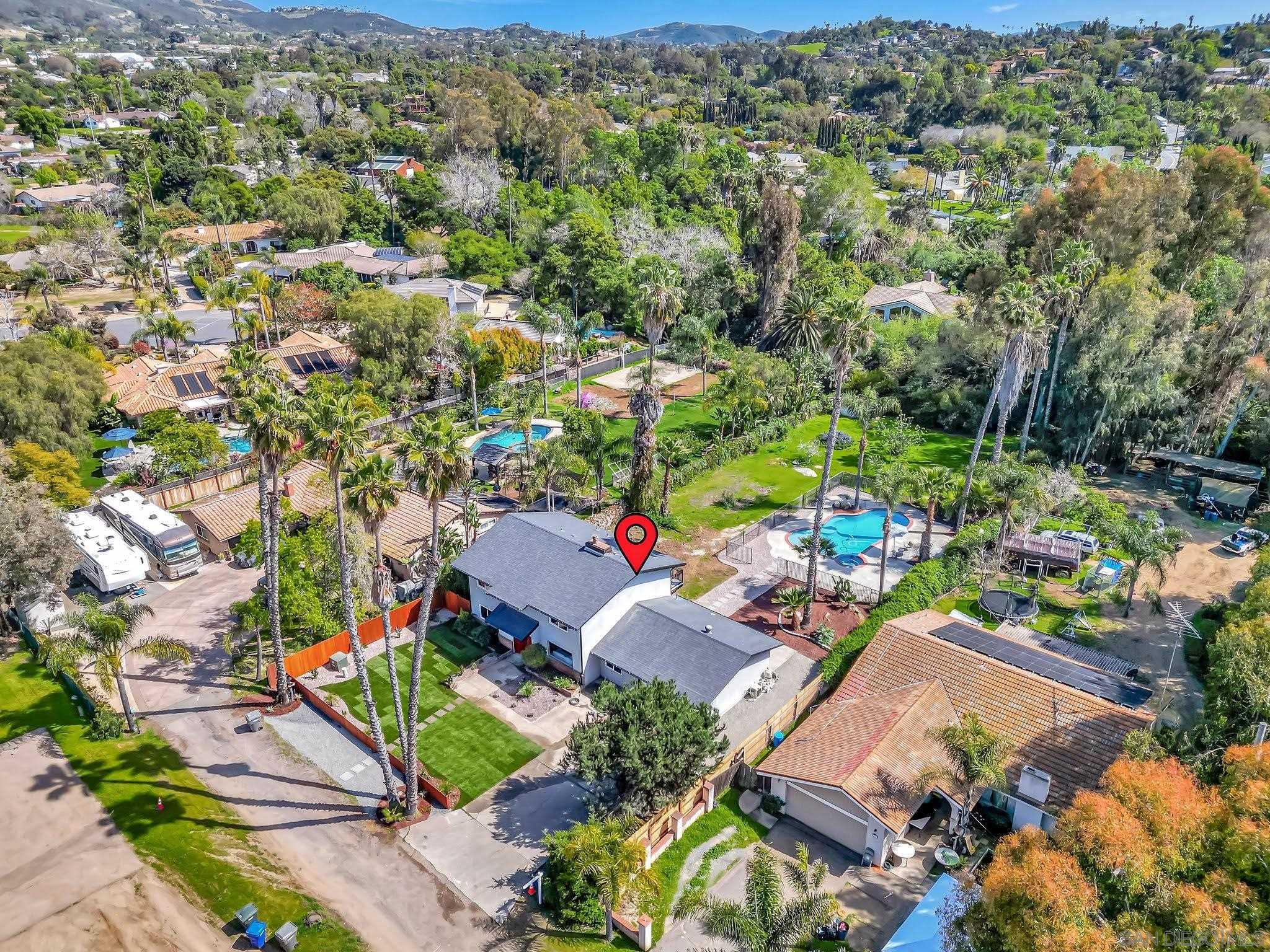 Detail Gallery Image 3 of 24 For 1349  Bonair Rd, Vista,  CA 92084 - 5 Beds | 2 Baths