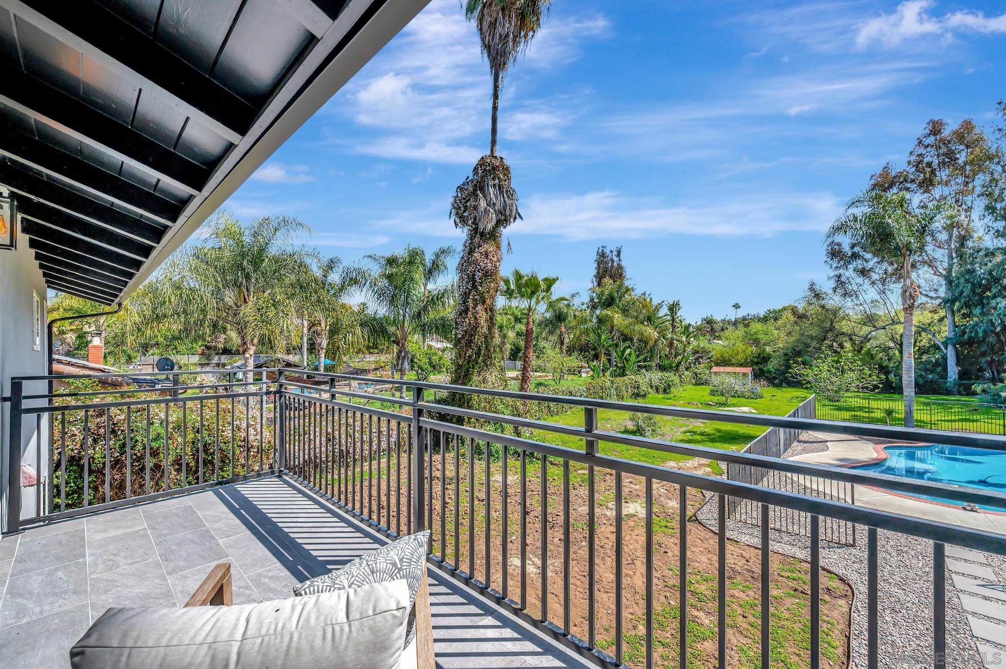 Detail Gallery Image 4 of 24 For 1349  Bonair Rd, Vista,  CA 92084 - 5 Beds | 2 Baths