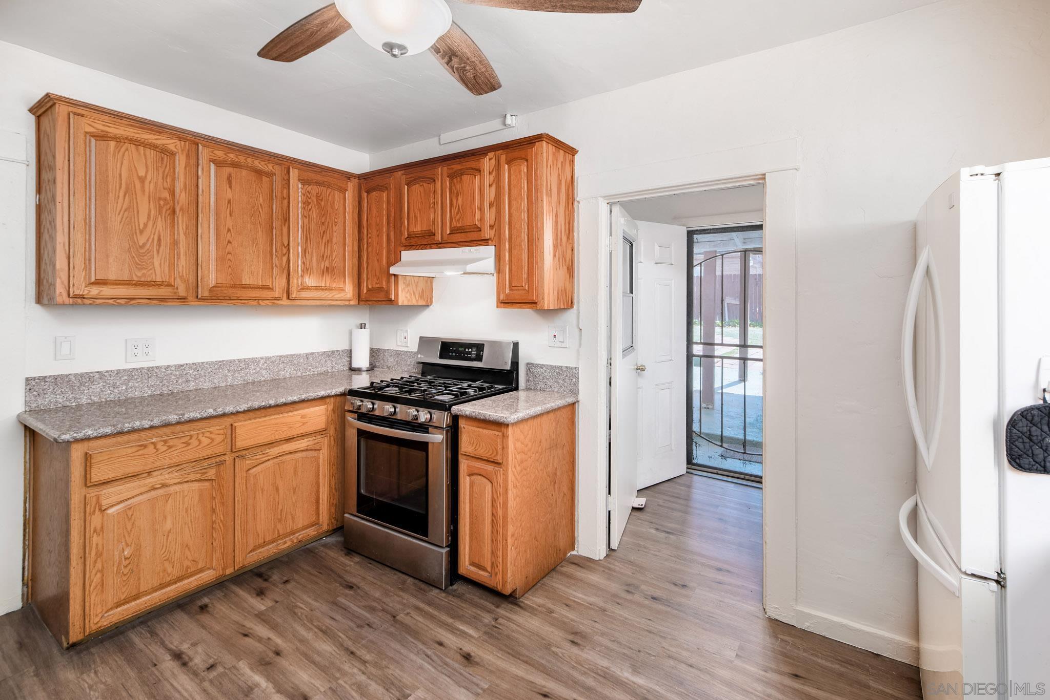 Detail Gallery Image 7 of 39 For 2925  Franklin Ave, San Diego,  CA 92113 - 7 Beds | 3/1 Baths