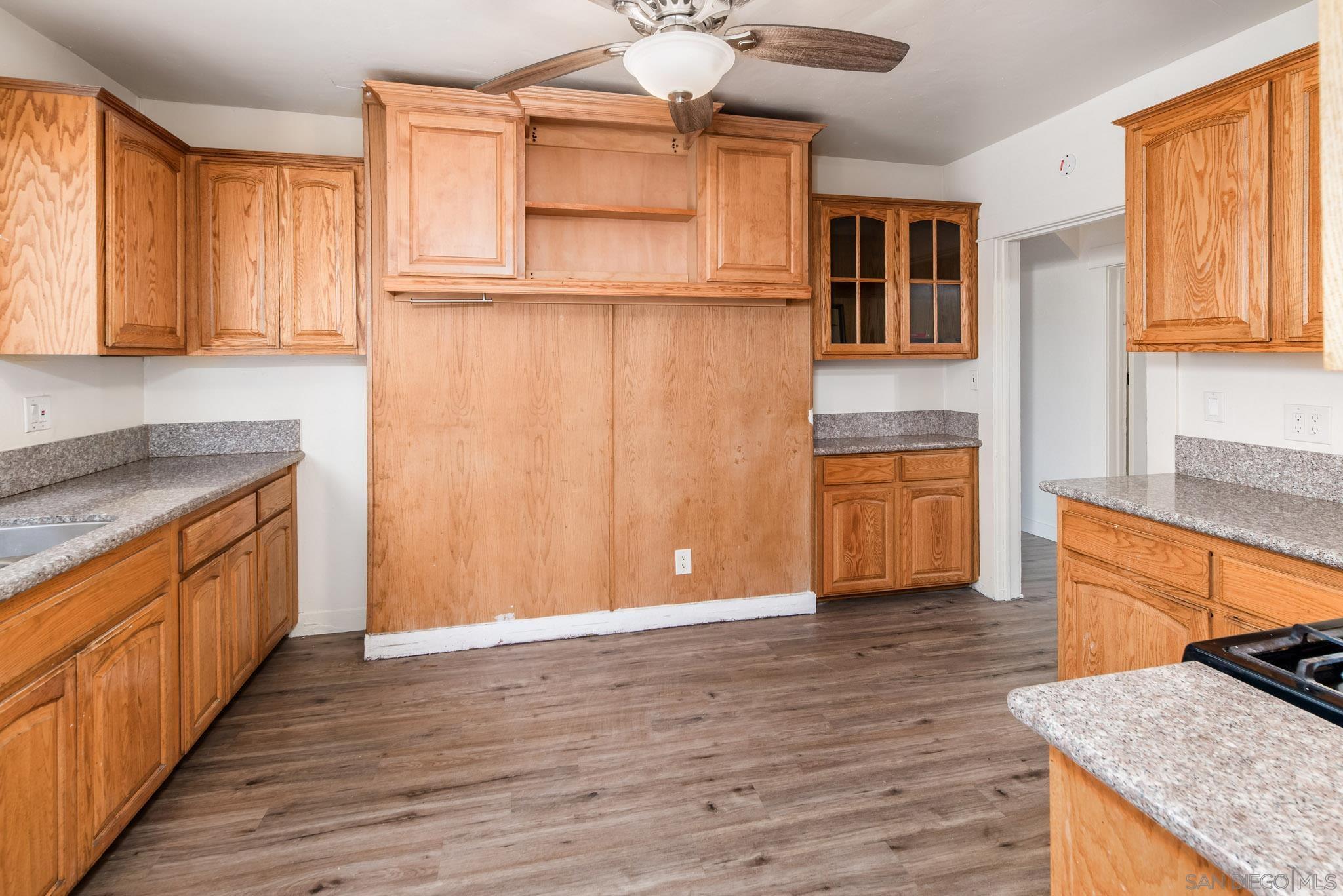 Detail Gallery Image 8 of 39 For 2925  Franklin Ave, San Diego,  CA 92113 - 7 Beds | 3/1 Baths