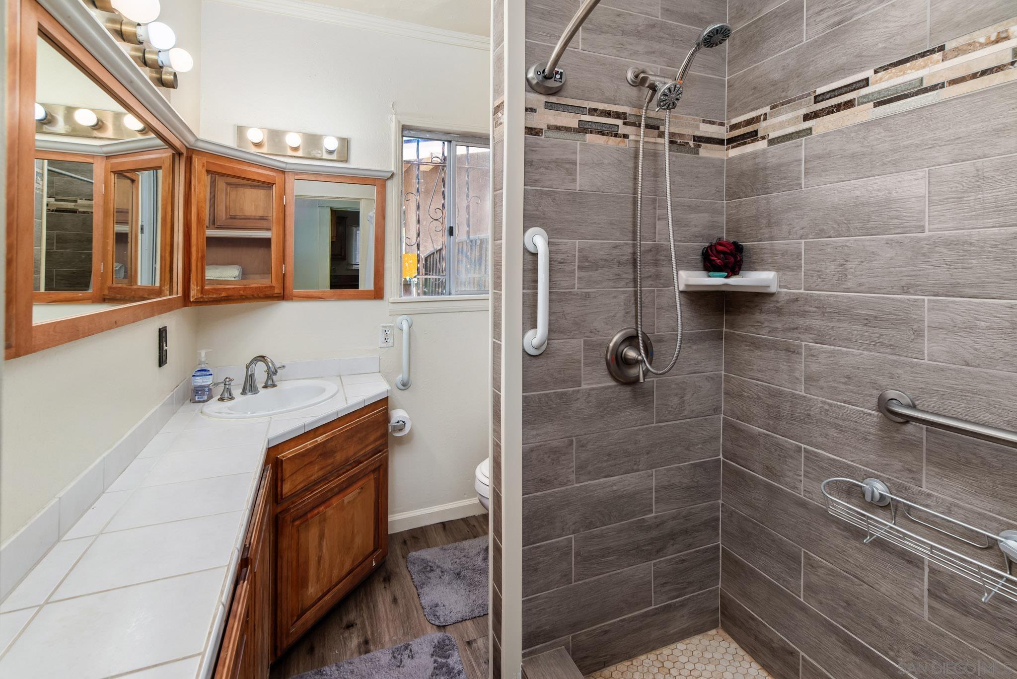 Detail Gallery Image 10 of 39 For 2925  Franklin Ave, San Diego,  CA 92113 - 7 Beds | 3/1 Baths