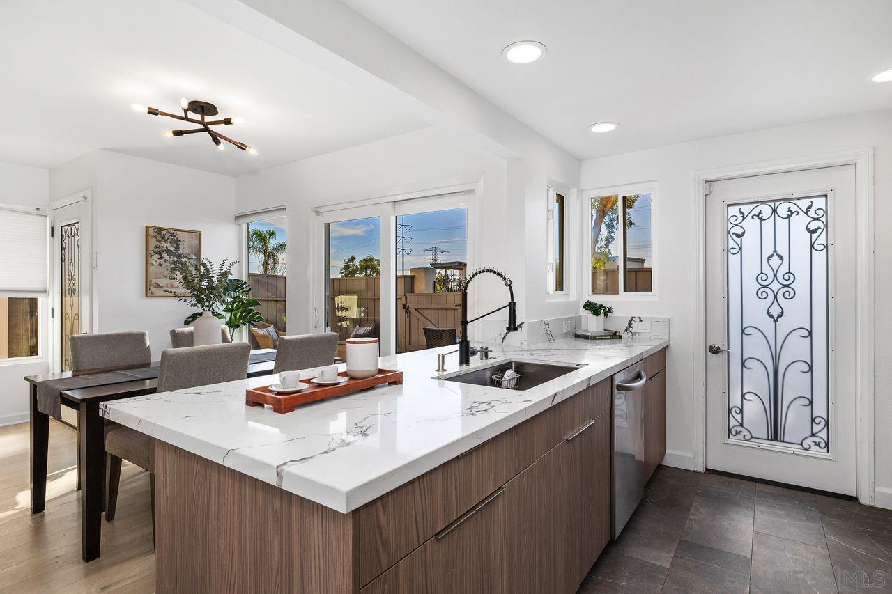 Detail Gallery Image 11 of 41 For 4062  Mount Acadia, San Diego,  CA 92111 - 2 Beds | 1/1 Baths