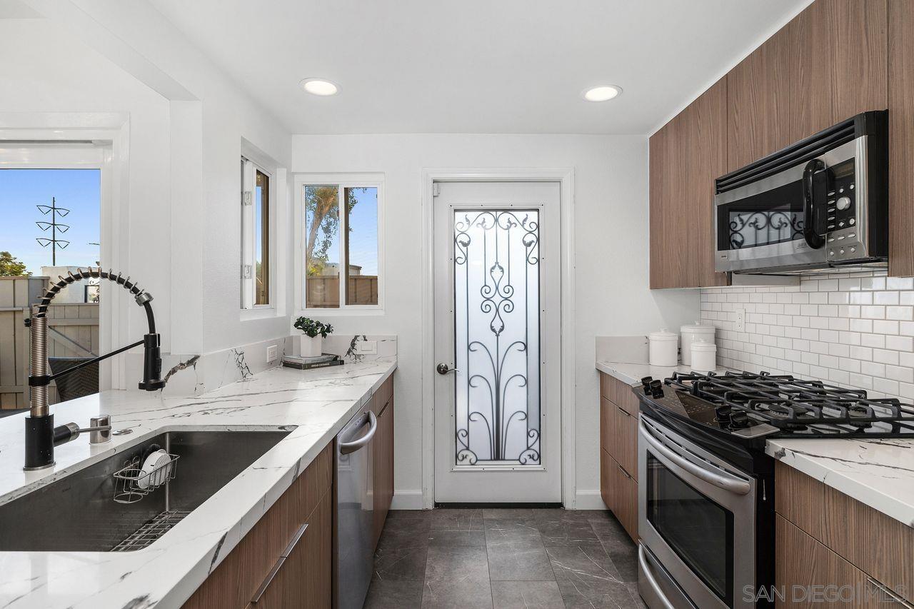 Detail Gallery Image 13 of 41 For 4062  Mount Acadia, San Diego,  CA 92111 - 2 Beds | 1/1 Baths