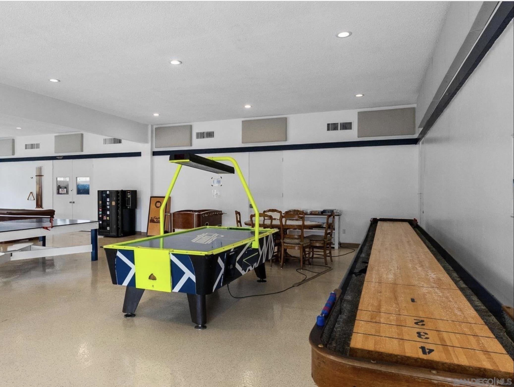 Detail Gallery Image 36 of 41 For 4062  Mount Acadia, San Diego,  CA 92111 - 2 Beds | 1/1 Baths