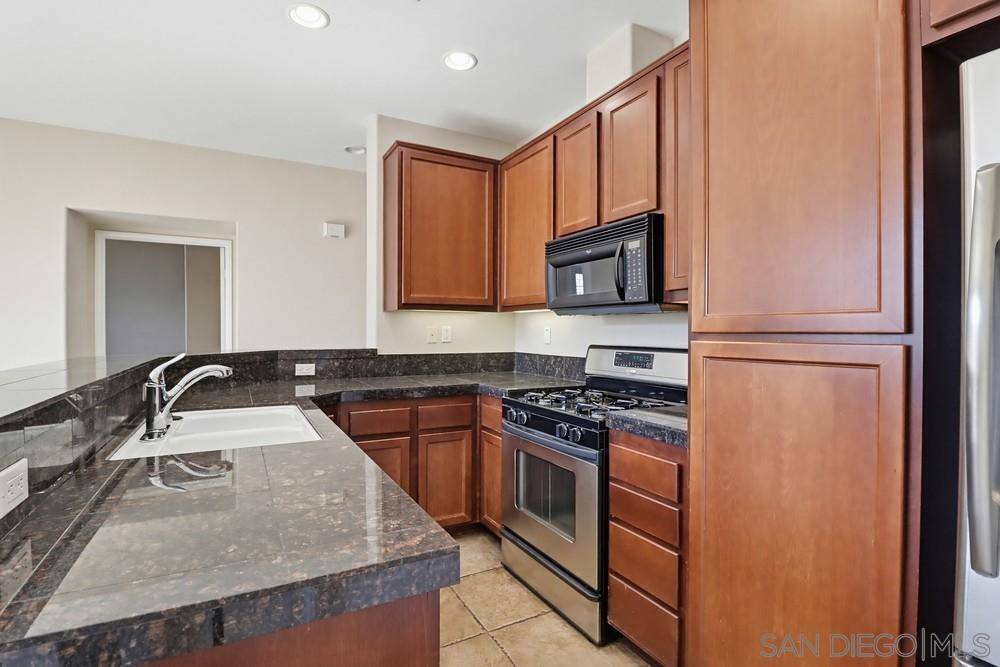 Detail Gallery Image 12 of 50 For 1461  Caminito Sardinia  #1,  Chula Vista,  CA 91915 - 3 Beds | 2 Baths
