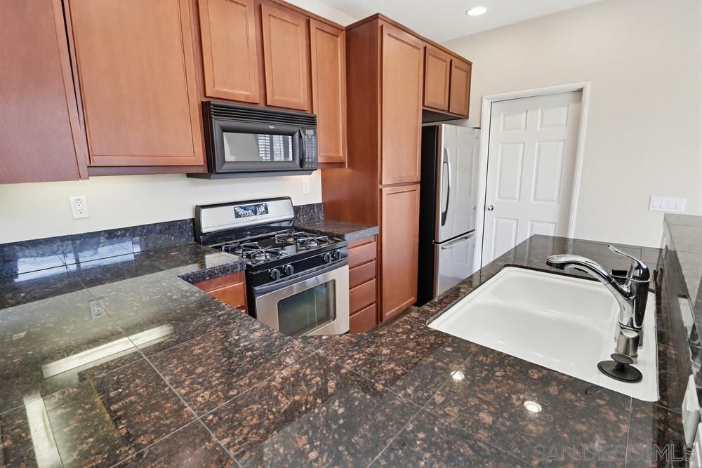 Detail Gallery Image 9 of 50 For 1461  Caminito Sardinia  #1,  Chula Vista,  CA 91915 - 3 Beds | 2 Baths