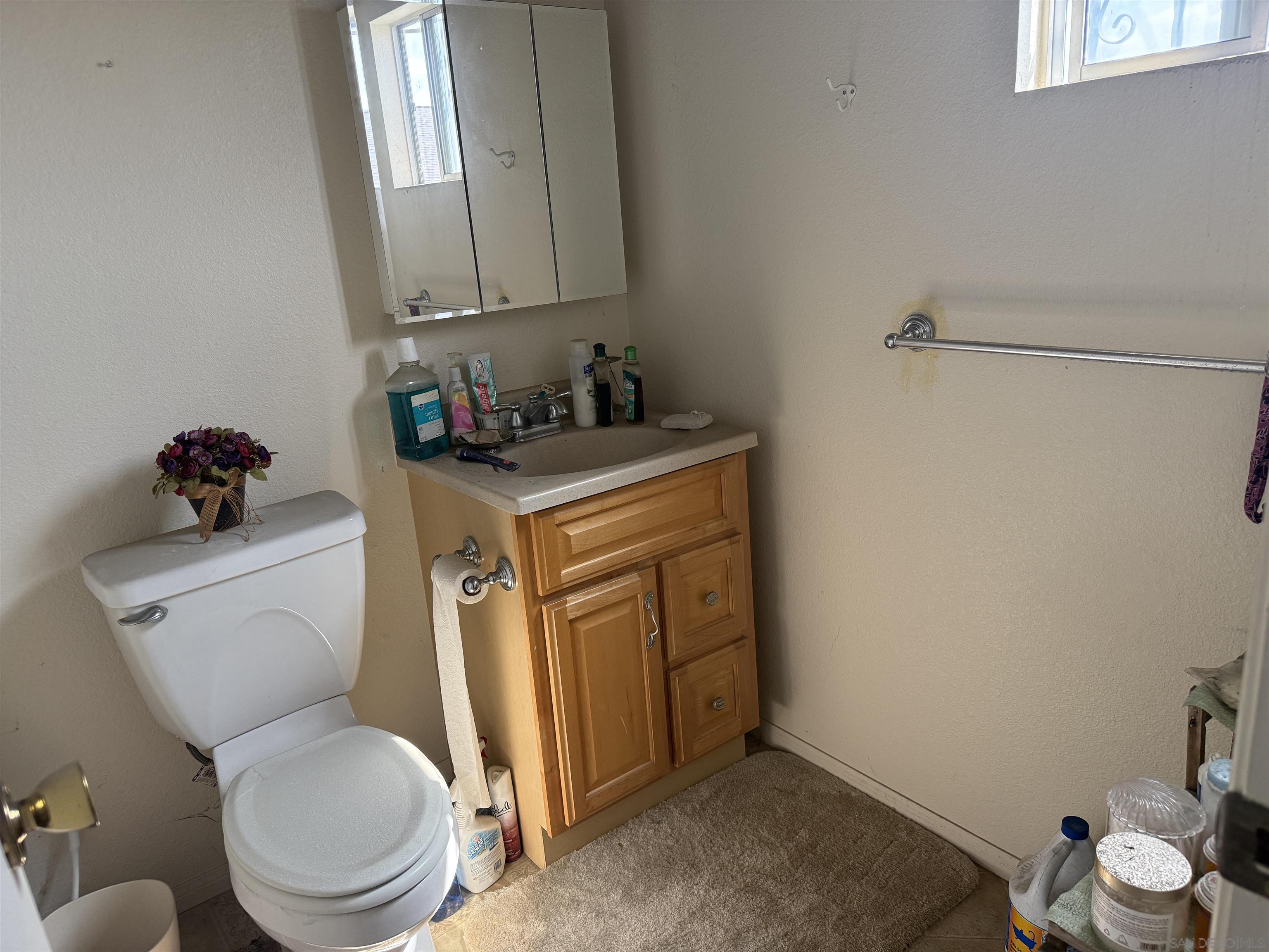 Detail Gallery Image 4 of 8 For 6197  Daisy Pl, San Diego,  CA 92114 - 4 Beds | 2/1 Baths