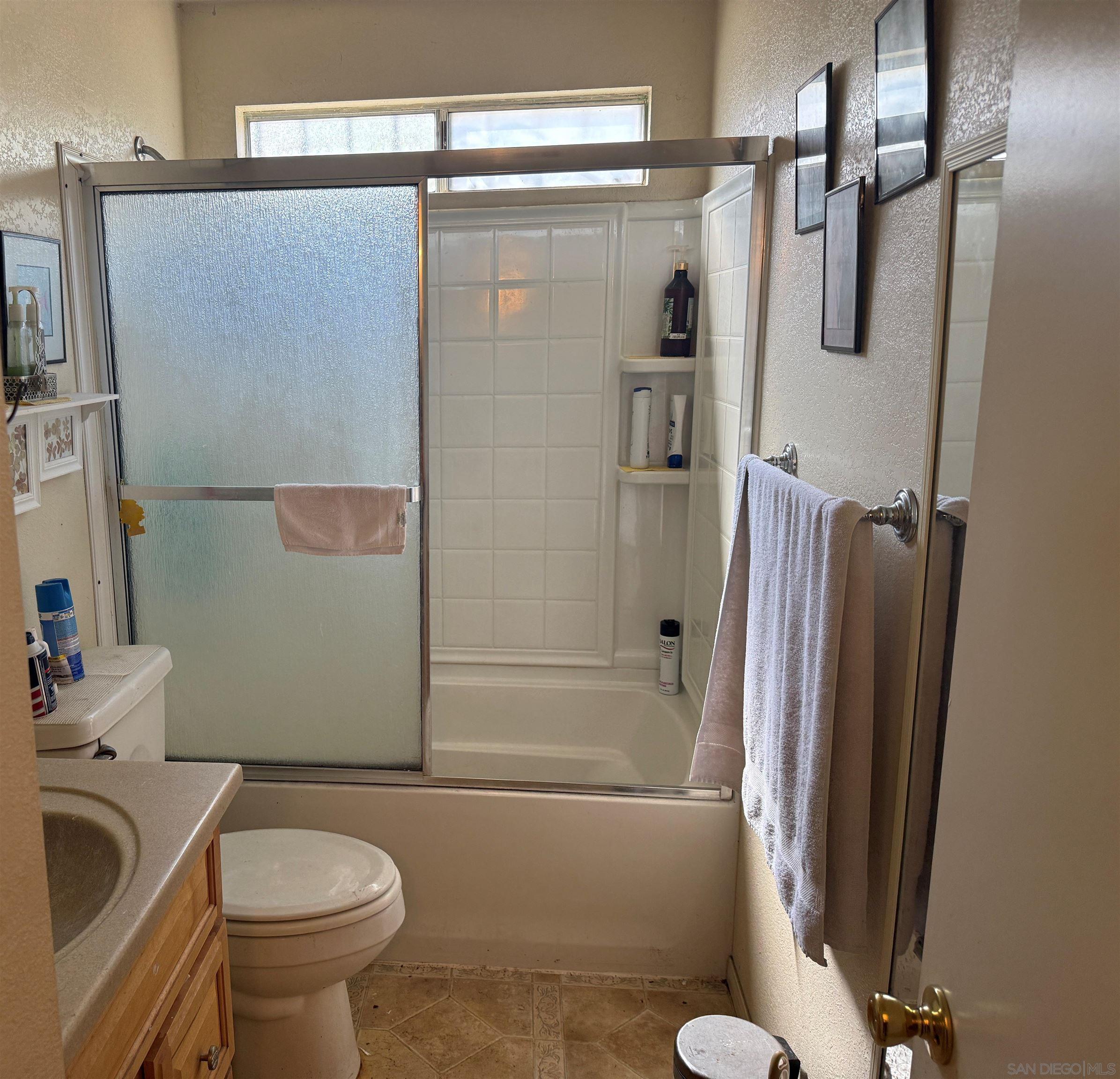 Detail Gallery Image 5 of 8 For 6197  Daisy Pl, San Diego,  CA 92114 - 4 Beds | 2/1 Baths