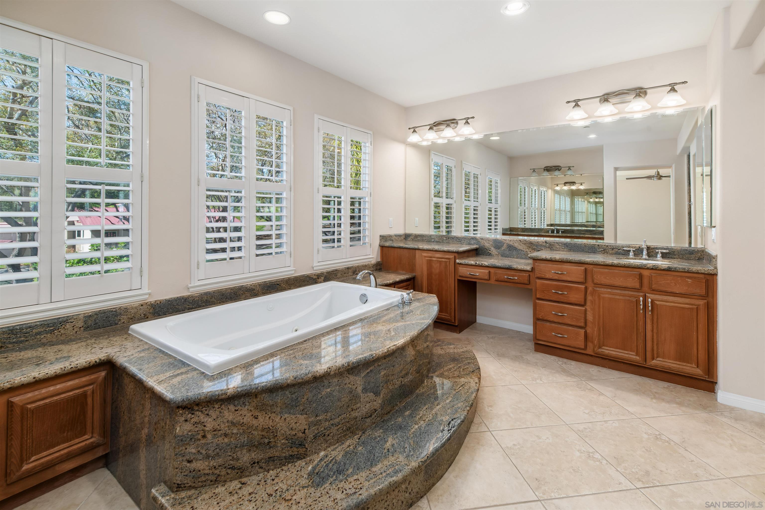 Detail Gallery Image 17 of 22 For 16244  Palomino Mesa Ct., San Diego,  CA 92127 - 5 Beds | 3 Baths