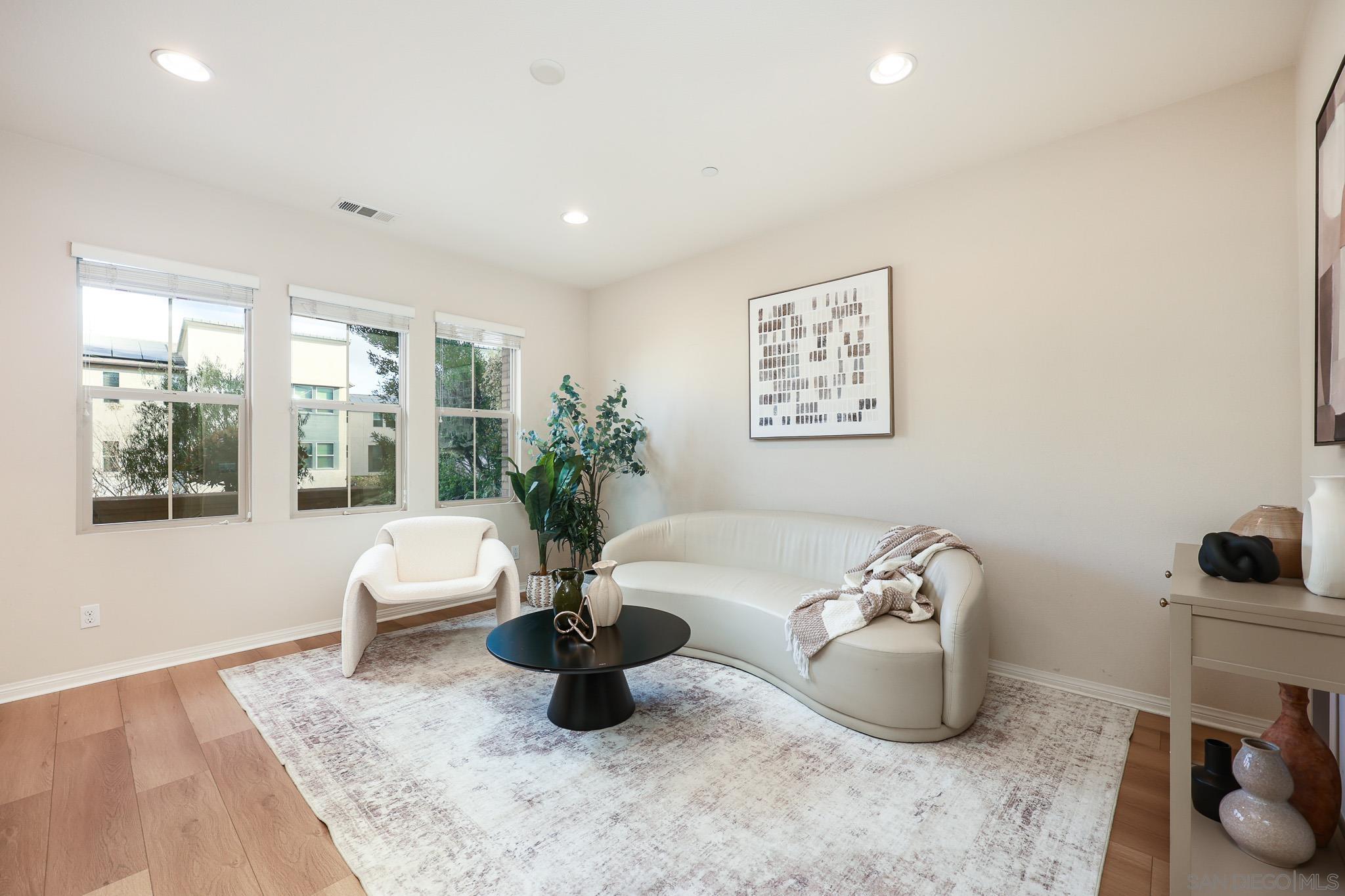 Detail Gallery Image 5 of 36 For 15965  Parkview Loop, San Diego,  CA 92127 - 3 Beds | 2/1 Baths