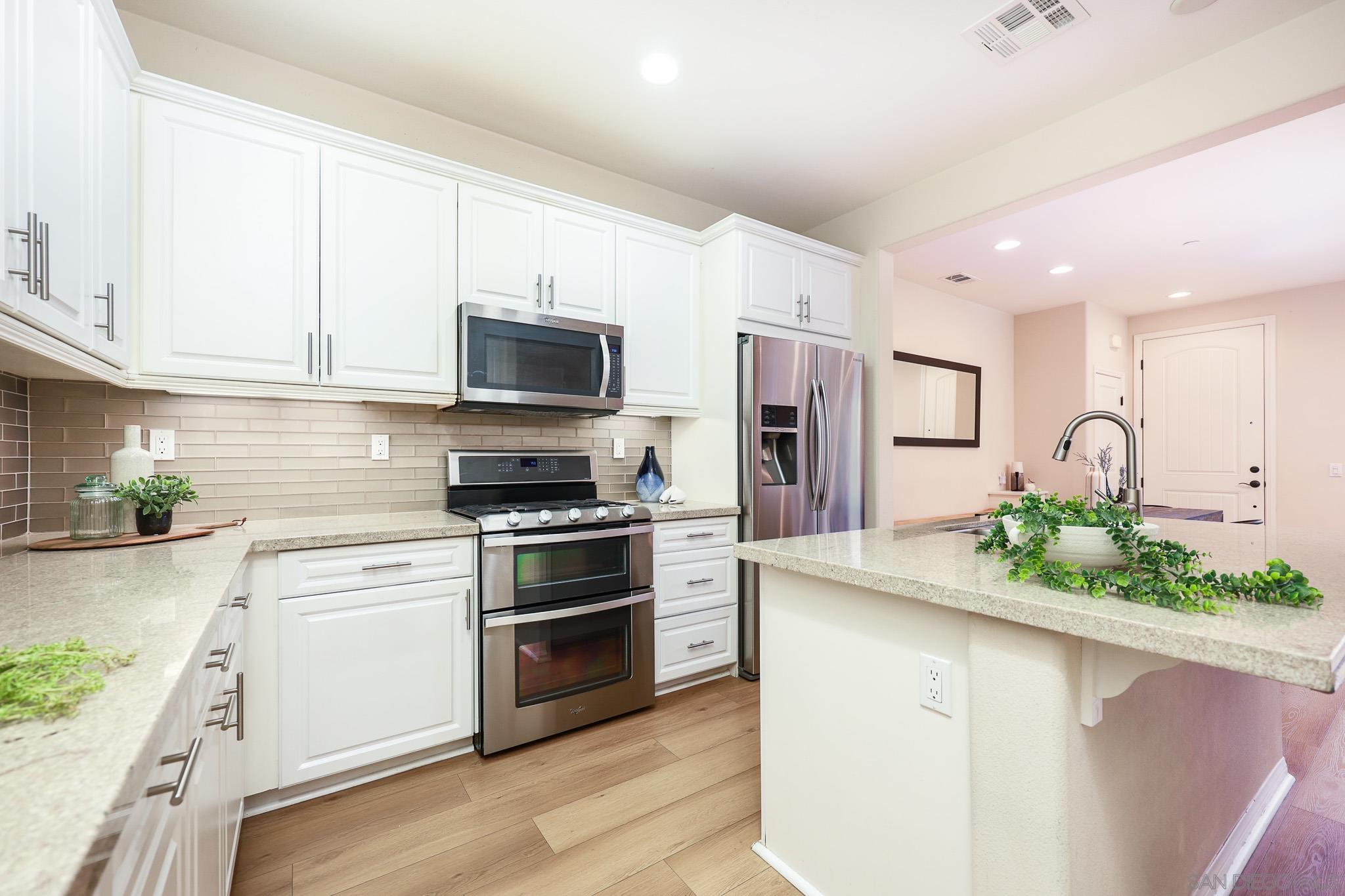 Detail Gallery Image 7 of 36 For 15965  Parkview Loop, San Diego,  CA 92127 - 3 Beds | 2/1 Baths