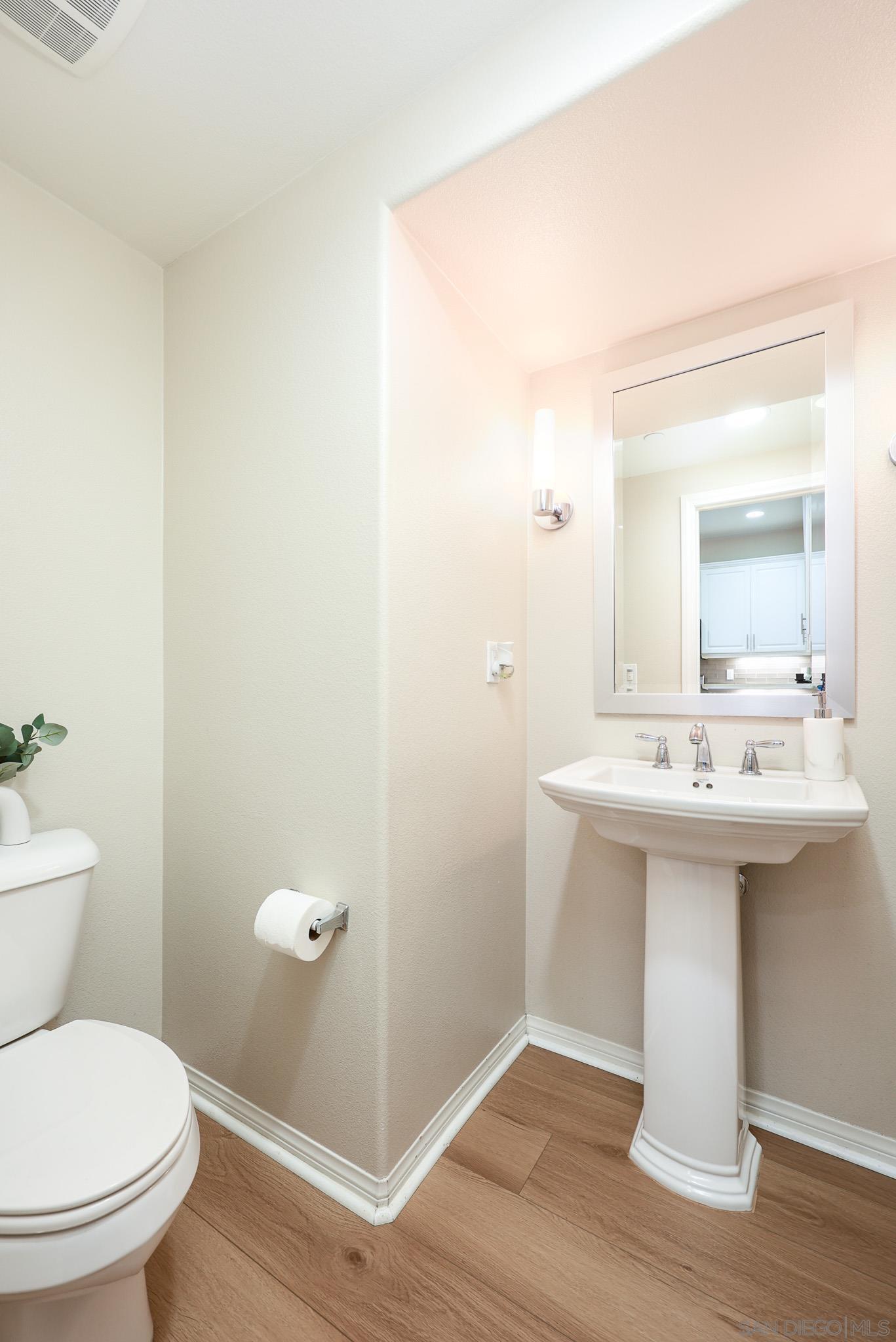 Detail Gallery Image 8 of 36 For 15965  Parkview Loop, San Diego,  CA 92127 - 3 Beds | 2/1 Baths