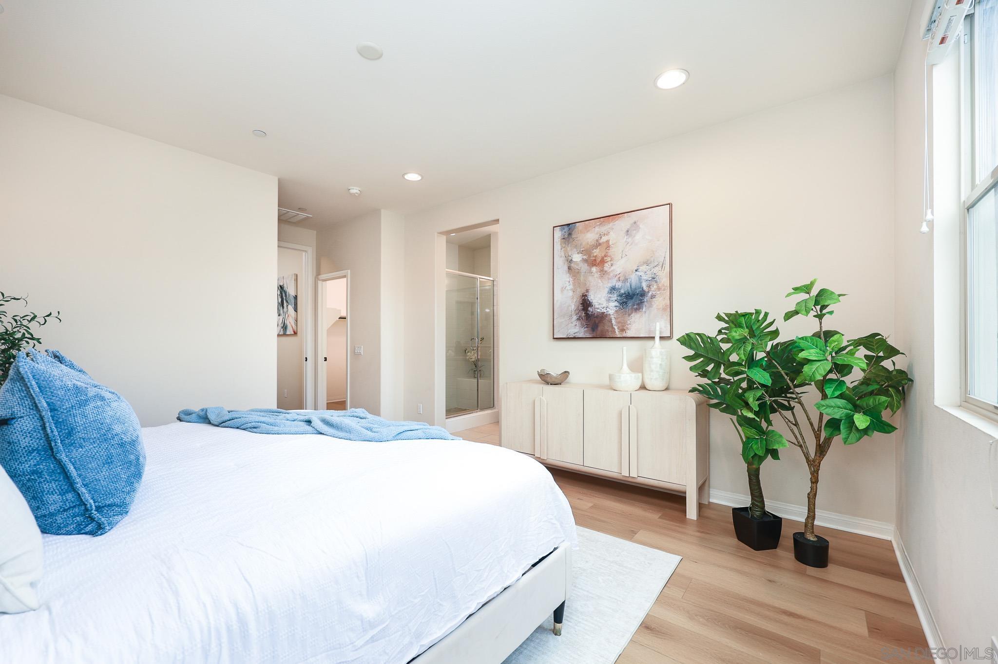 Detail Gallery Image 10 of 36 For 15965  Parkview Loop, San Diego,  CA 92127 - 3 Beds | 2/1 Baths