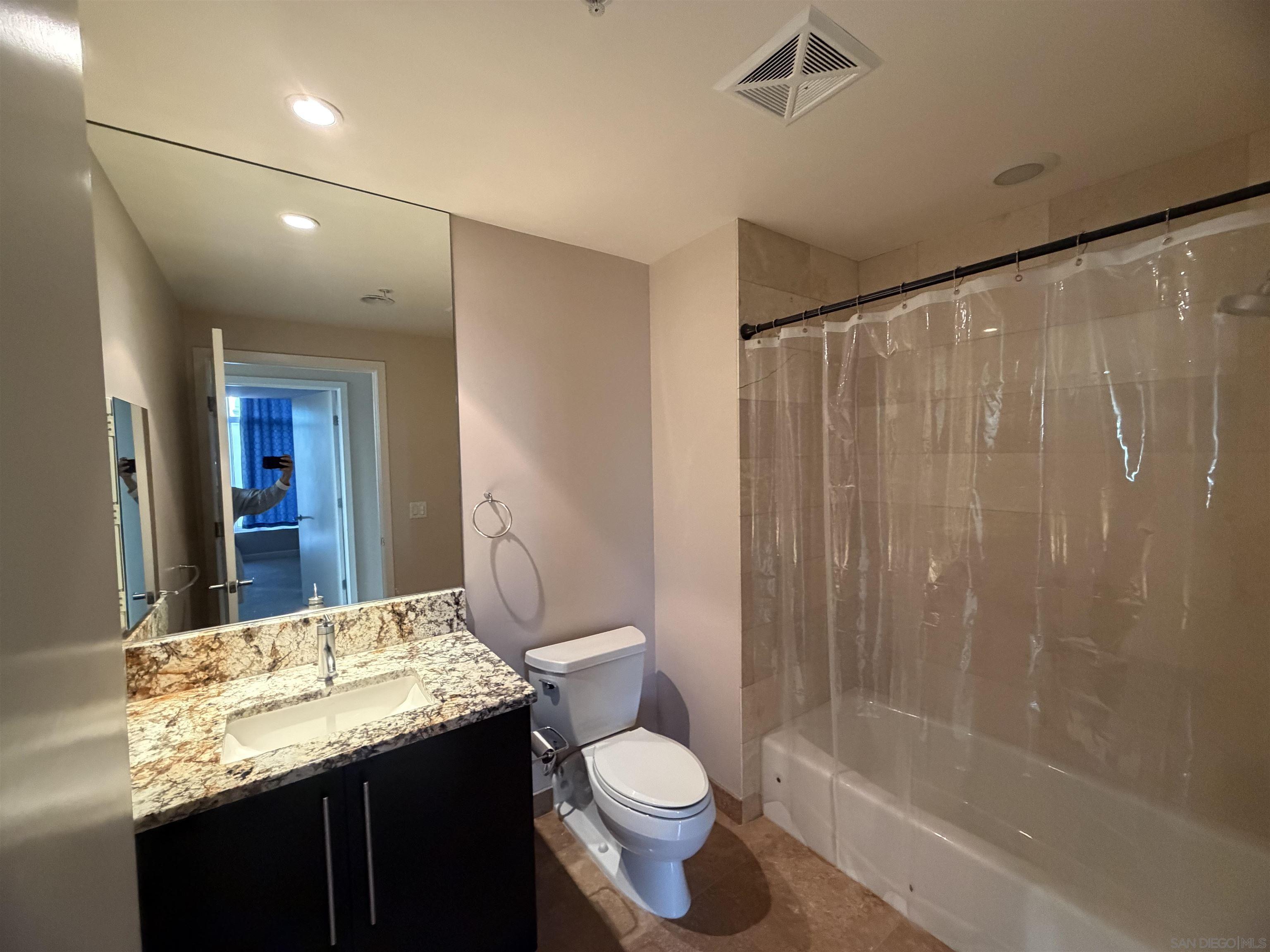 Detail Gallery Image 9 of 13 For 1262  Kettner   706, San Diego,  CA 92101 - 2 Beds | 2 Baths