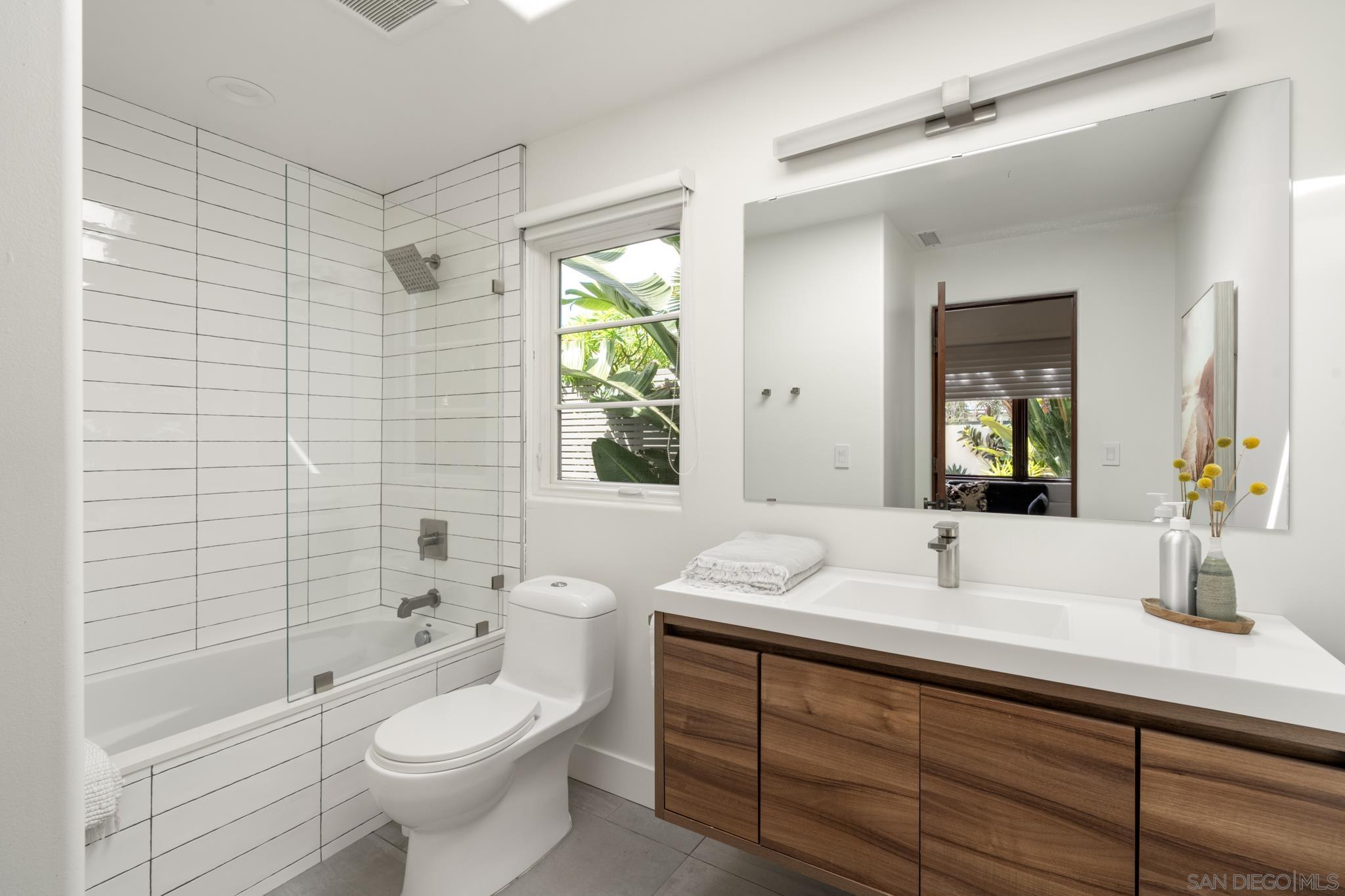 Detail Gallery Image 13 of 30 For 1370  Neptune, Encinitas,  CA 92024 - 4 Beds | 4/1 Baths