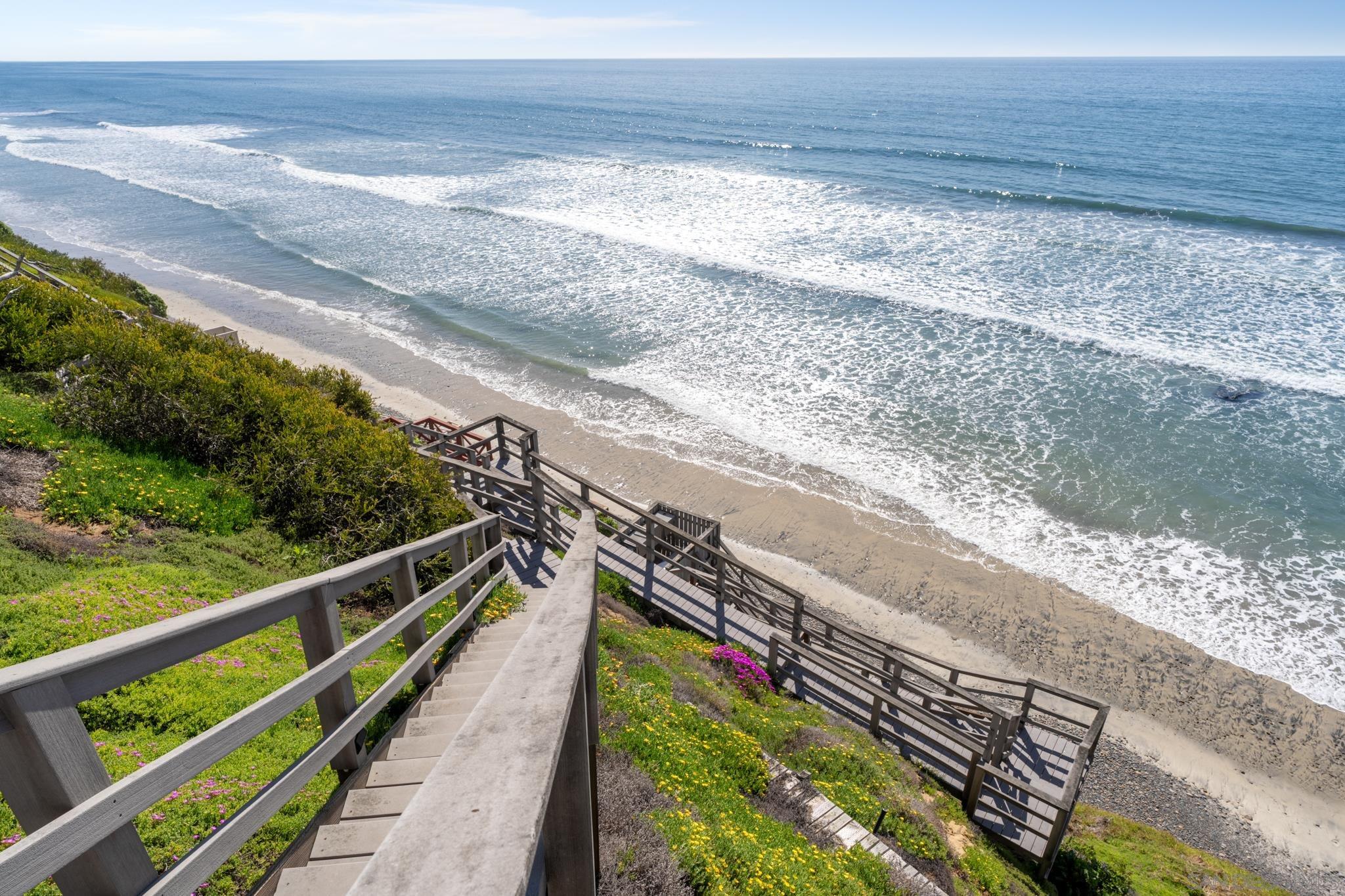Detail Gallery Image 3 of 30 For 1370  Neptune, Encinitas,  CA 92024 - 4 Beds | 4/1 Baths