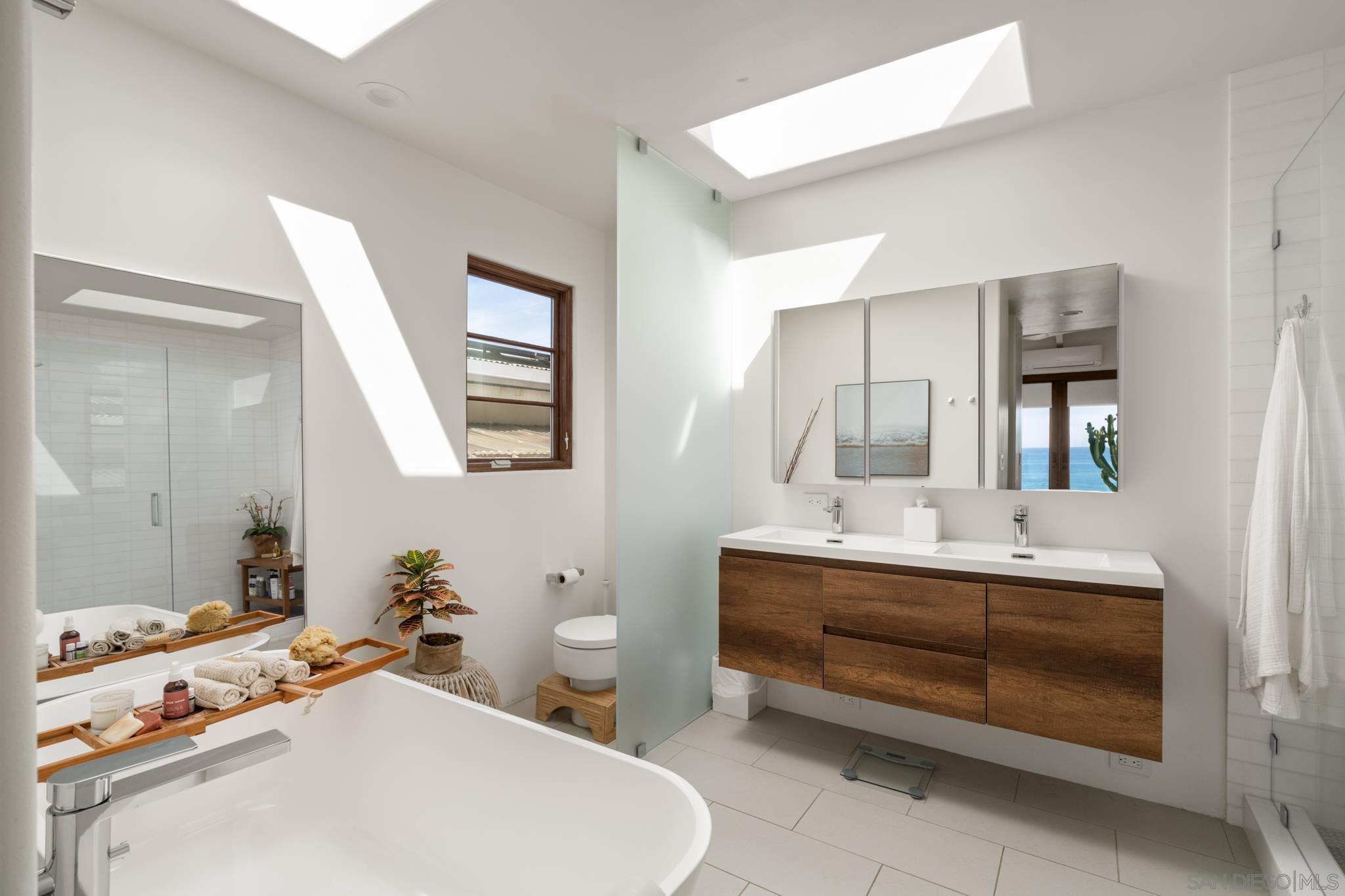 Detail Gallery Image 8 of 30 For 1370  Neptune, Encinitas,  CA 92024 - 4 Beds | 4/1 Baths