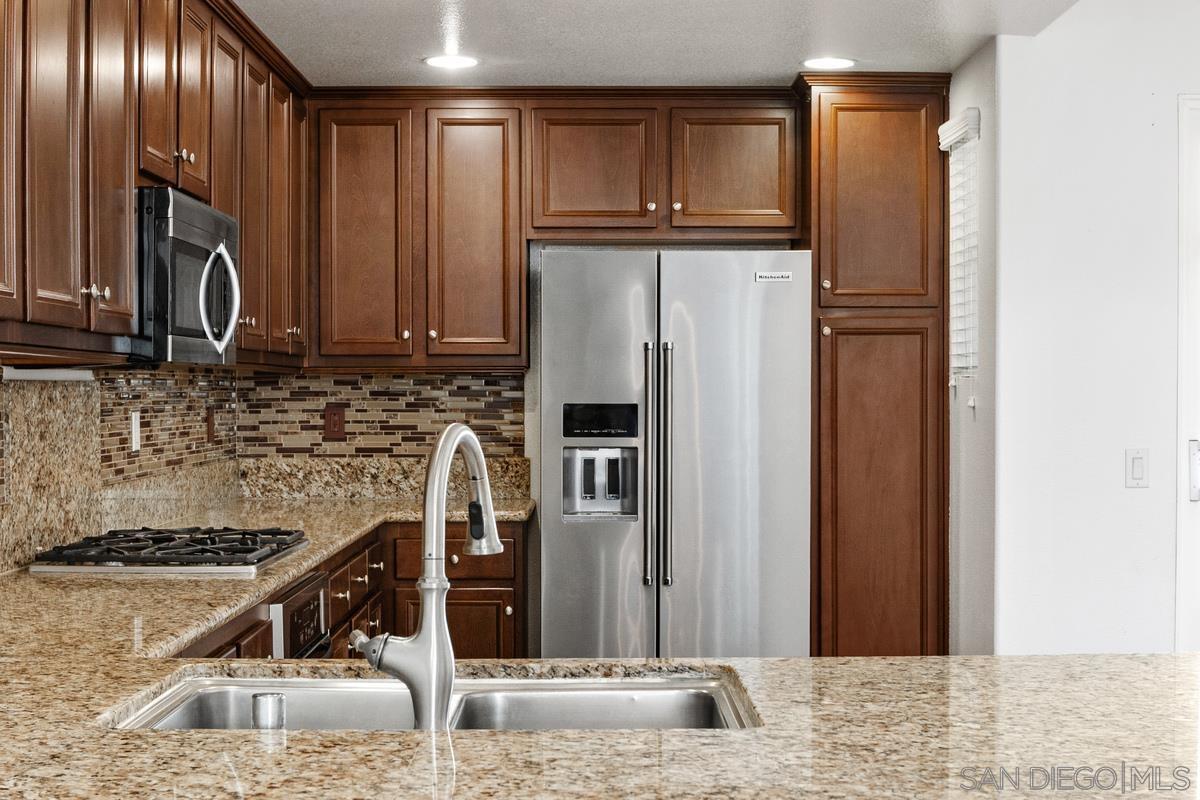 Detail Gallery Image 12 of 36 For 17070  Calle Trevino  #3,  San Diego,  CA 92127 - 3 Beds | 3/1 Baths