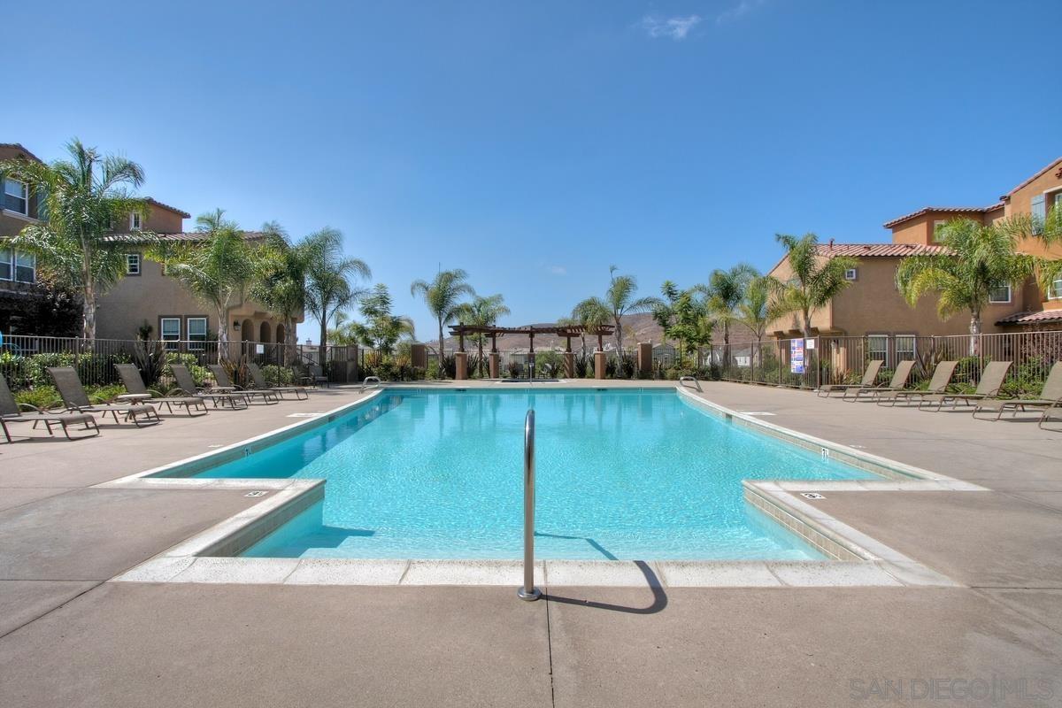 Detail Gallery Image 27 of 36 For 17070  Calle Trevino  #3,  San Diego,  CA 92127 - 3 Beds | 3/1 Baths