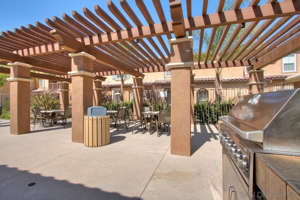 Detail Gallery Image 33 of 36 For 17070  Calle Trevino  #3,  San Diego,  CA 92127 - 3 Beds | 3/1 Baths