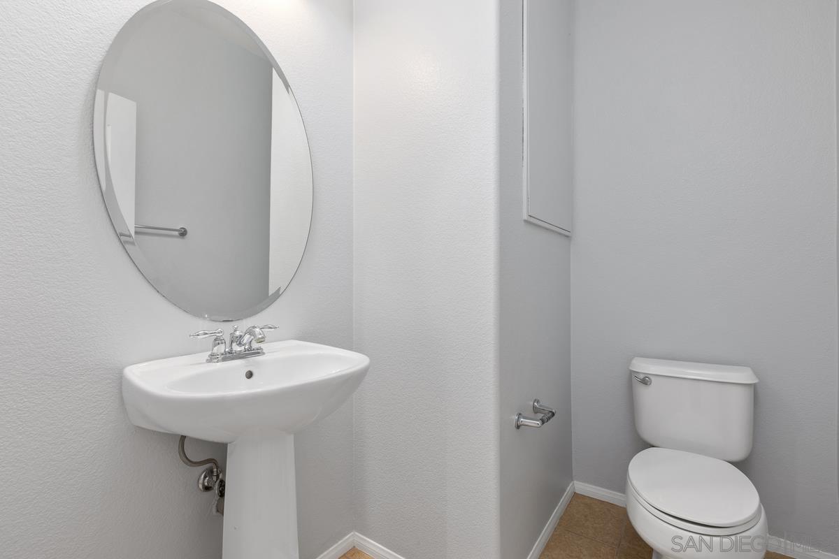 Detail Gallery Image 6 of 36 For 17070  Calle Trevino  #3,  San Diego,  CA 92127 - 3 Beds | 3/1 Baths