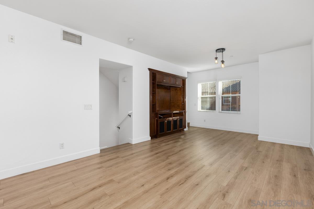 Detail Gallery Image 7 of 36 For 17070  Calle Trevino  #3,  San Diego,  CA 92127 - 3 Beds | 3/1 Baths