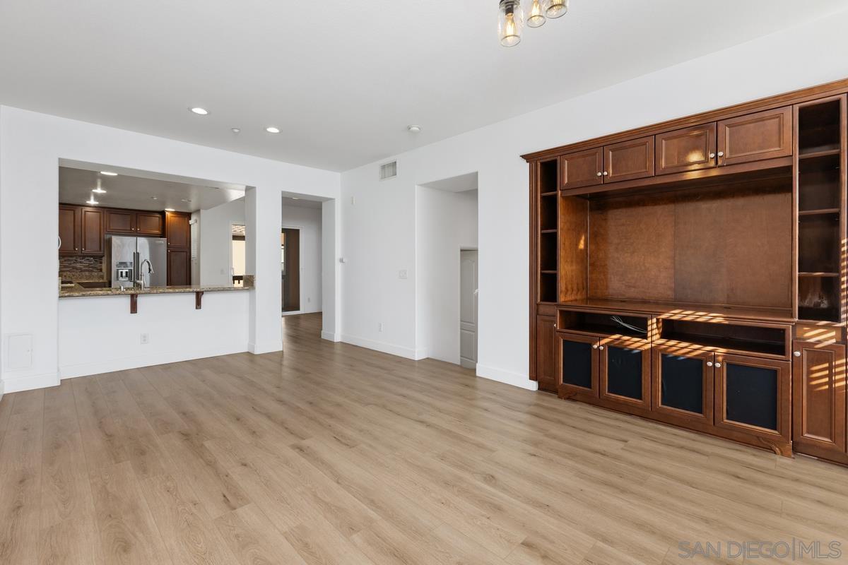 Detail Gallery Image 8 of 36 For 17070  Calle Trevino  #3,  San Diego,  CA 92127 - 3 Beds | 3/1 Baths