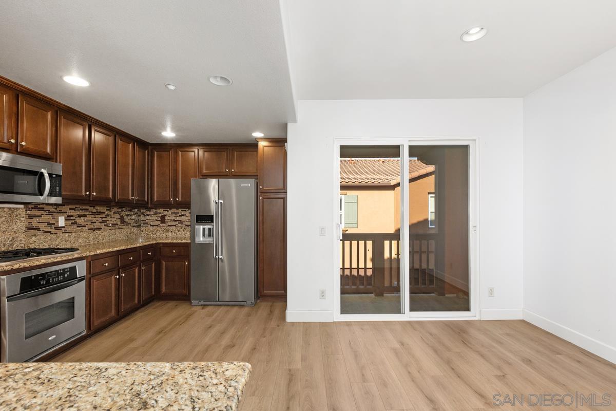 Detail Gallery Image 9 of 36 For 17070  Calle Trevino  #3,  San Diego,  CA 92127 - 3 Beds | 3/1 Baths