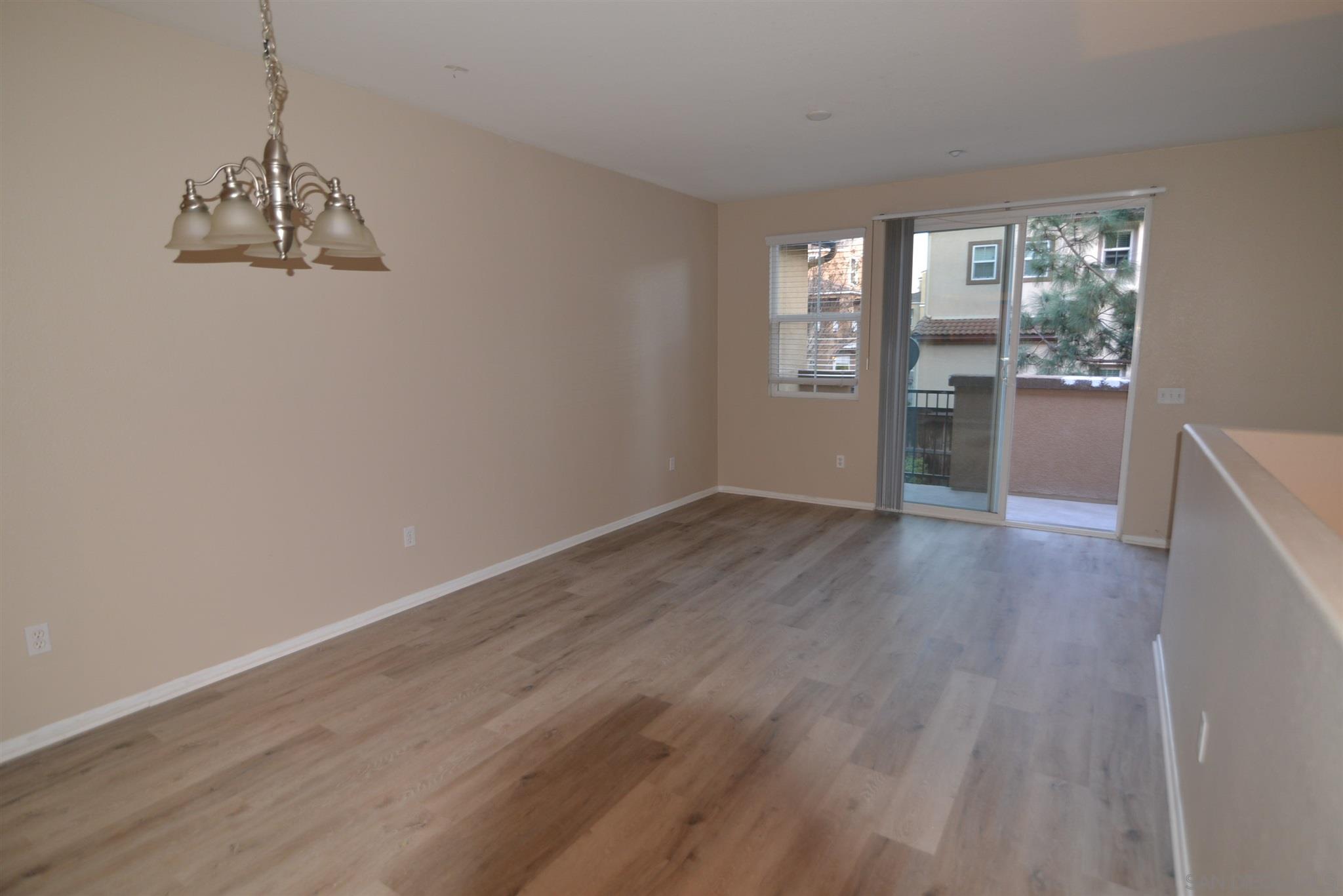 Detail Gallery Image 6 of 20 For 2144  Caminito Elda  92, Chula Vista,  CA 91915 - 4 Beds | 3 Baths