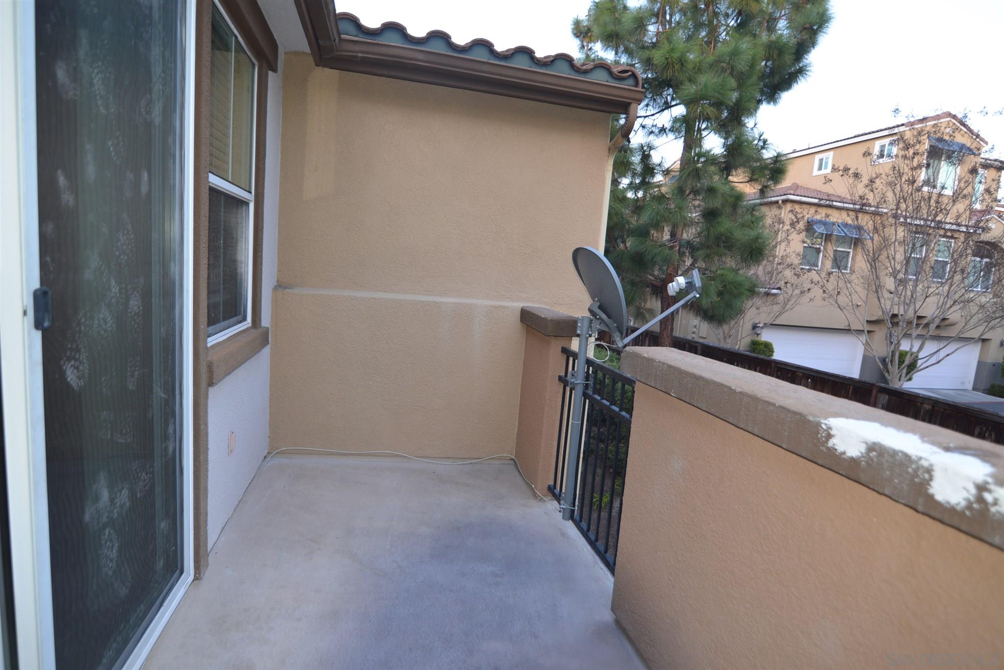 Detail Gallery Image 10 of 20 For 2144  Caminito Elda  92, Chula Vista,  CA 91915 - 4 Beds | 3 Baths