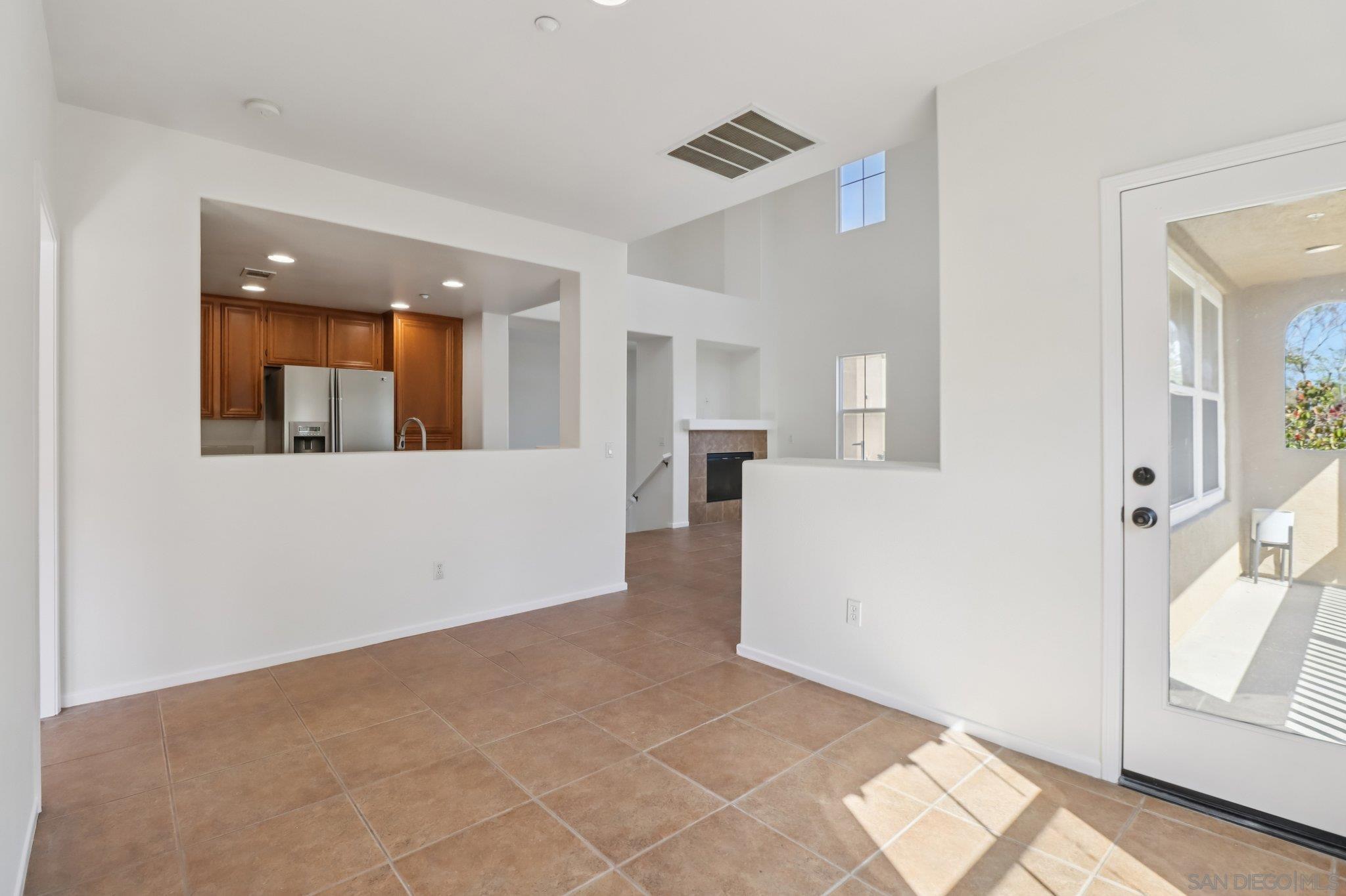 Detail Gallery Image 10 of 41 For 7895  via Montebello  #1,  San Diego,  CA 92129 - 2 Beds | 1/1 Baths