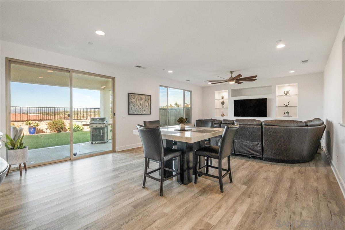 Detail Gallery Image 12 of 43 For 1517  Leonis Pl, Vista,  CA 92083 - 5 Beds | 3/1 Baths