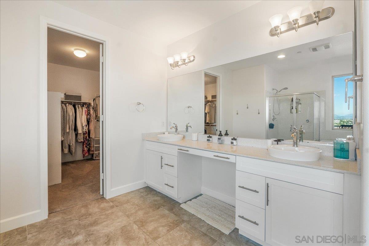 Detail Gallery Image 26 of 43 For 1517  Leonis Pl, Vista,  CA 92083 - 5 Beds | 3/1 Baths