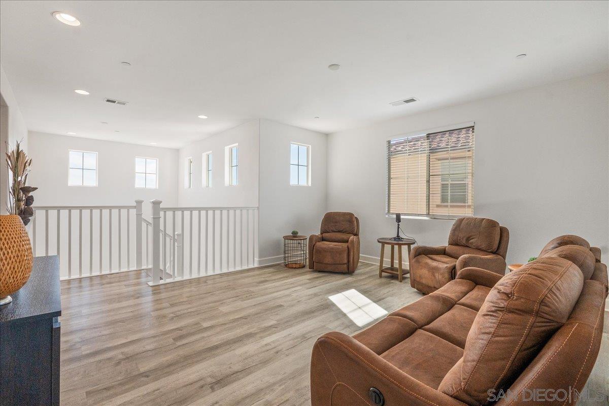 Detail Gallery Image 30 of 43 For 1517  Leonis Pl, Vista,  CA 92083 - 5 Beds | 3/1 Baths