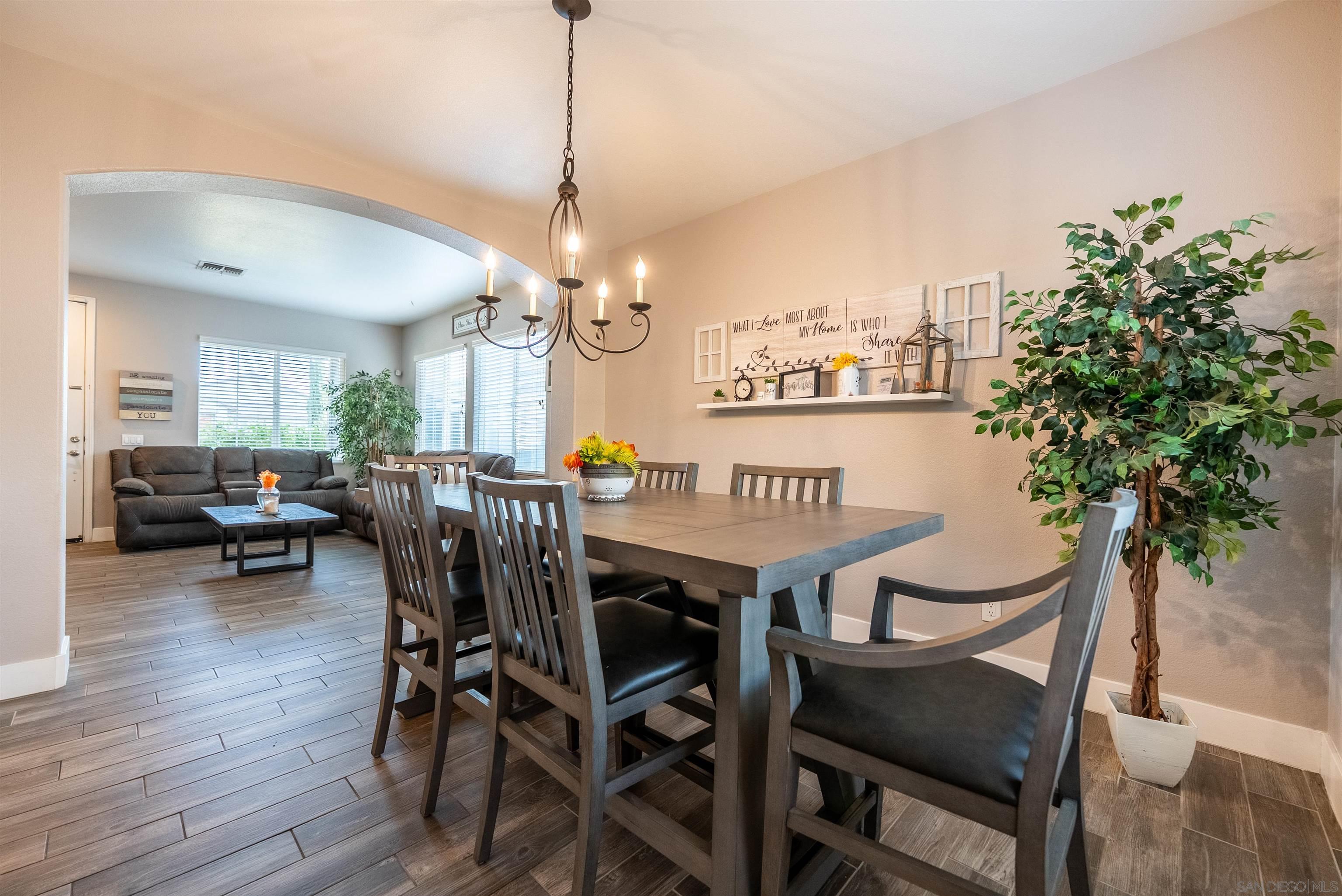 Detail Gallery Image 16 of 40 For 226  Quail Run Dr, El Centro,  CA 92243 - 4 Beds | 2/1 Baths