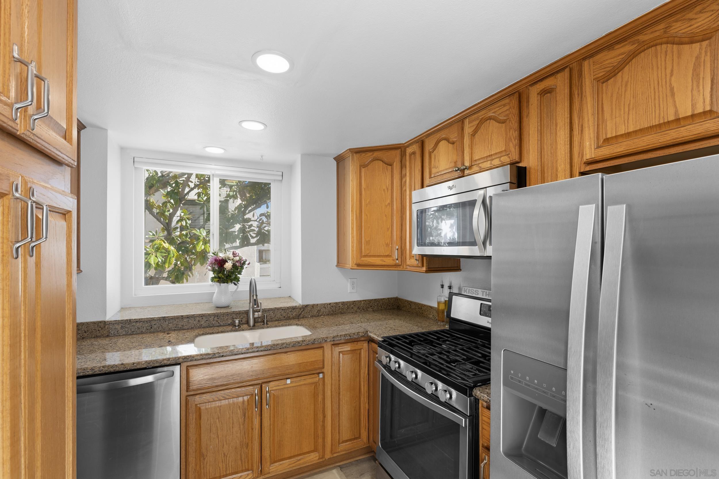 Detail Gallery Image 11 of 27 For 1504  Granite Hills Dr  a,  El Cajon,  CA 92019 - 2 Beds | 2 Baths