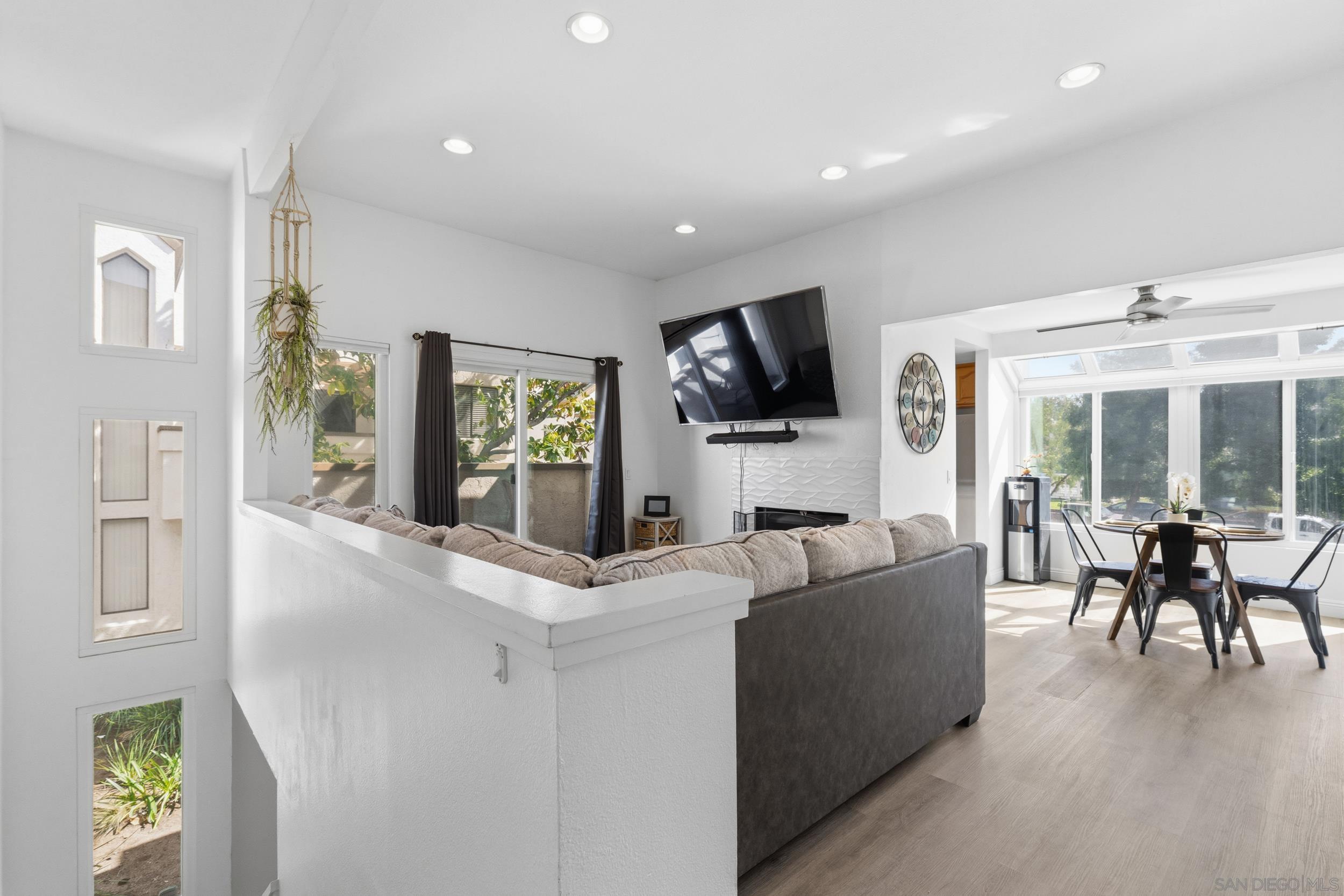 Detail Gallery Image 5 of 27 For 1504  Granite Hills Dr  a,  El Cajon,  CA 92019 - 2 Beds | 2 Baths