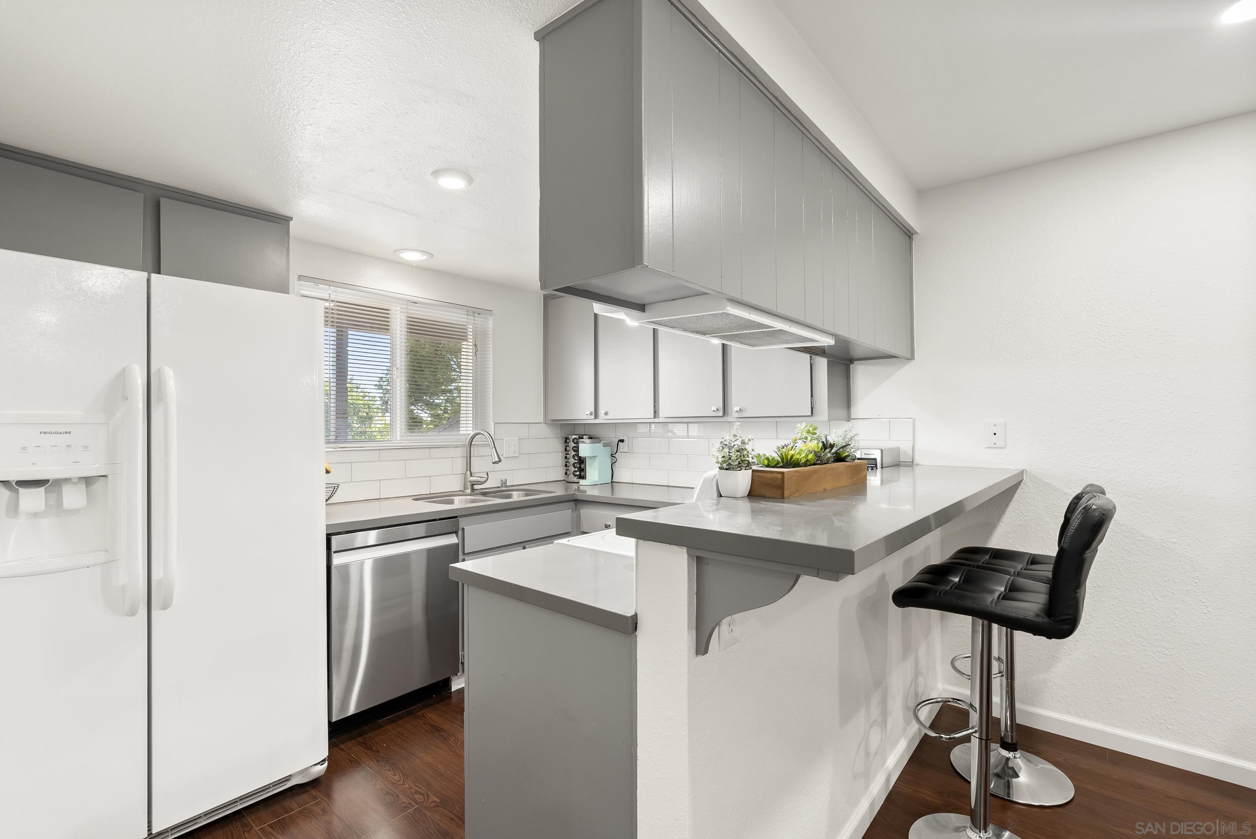 Detail Gallery Image 9 of 23 For 9864  Caminito Cuadro, San Diego,  CA 92129 - 2 Beds | 1/1 Baths