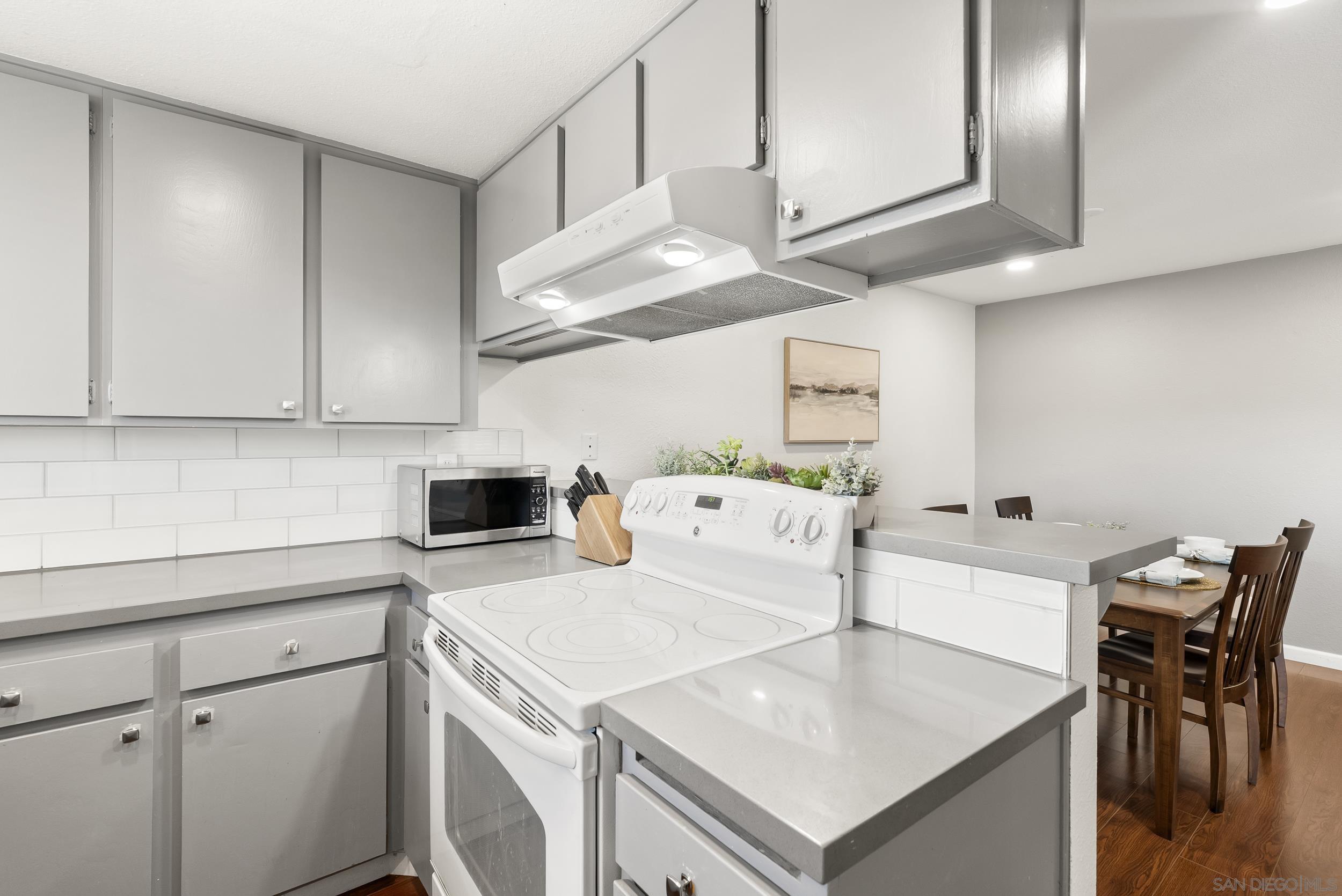 Detail Gallery Image 10 of 23 For 9864  Caminito Cuadro, San Diego,  CA 92129 - 2 Beds | 1/1 Baths