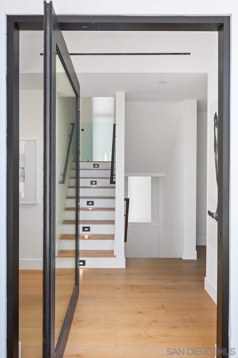 Detail Gallery Image 6 of 49 For 744  Bonair St, La Jolla,  CA 92037 - 4 Beds | 2/1 Baths