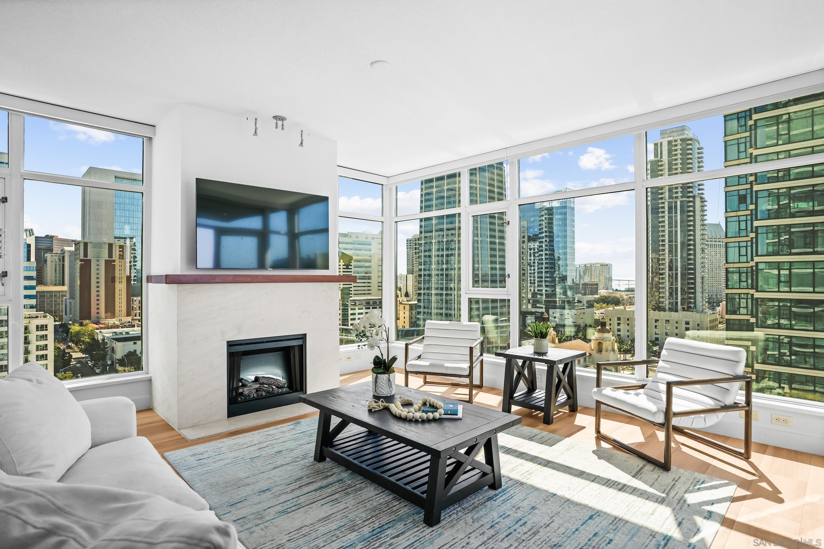 Detail Gallery Image 2 of 38 For 1205  Pacific Hwy  #1505,  San Diego,  CA 92101 - 2 Beds | 2 Baths