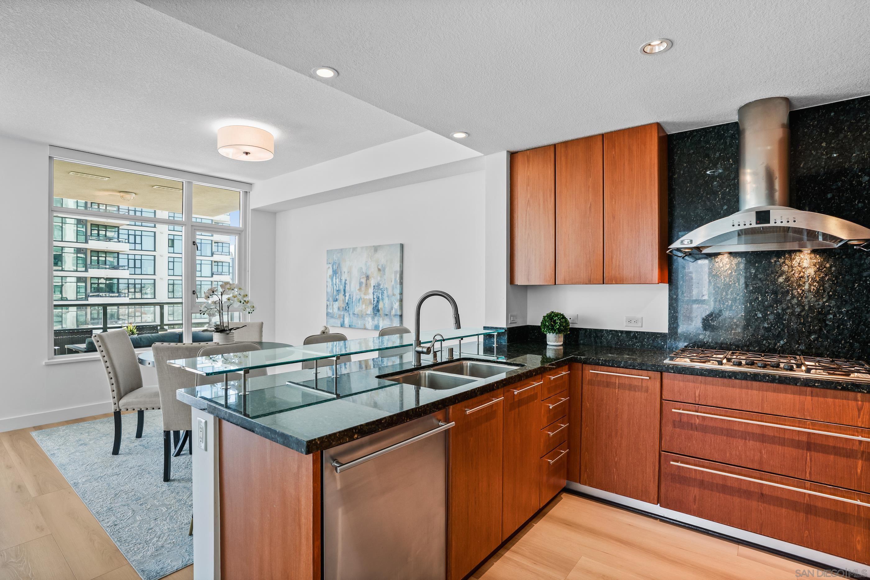 Detail Gallery Image 12 of 38 For 1205  Pacific Hwy  #1505,  San Diego,  CA 92101 - 2 Beds | 2 Baths