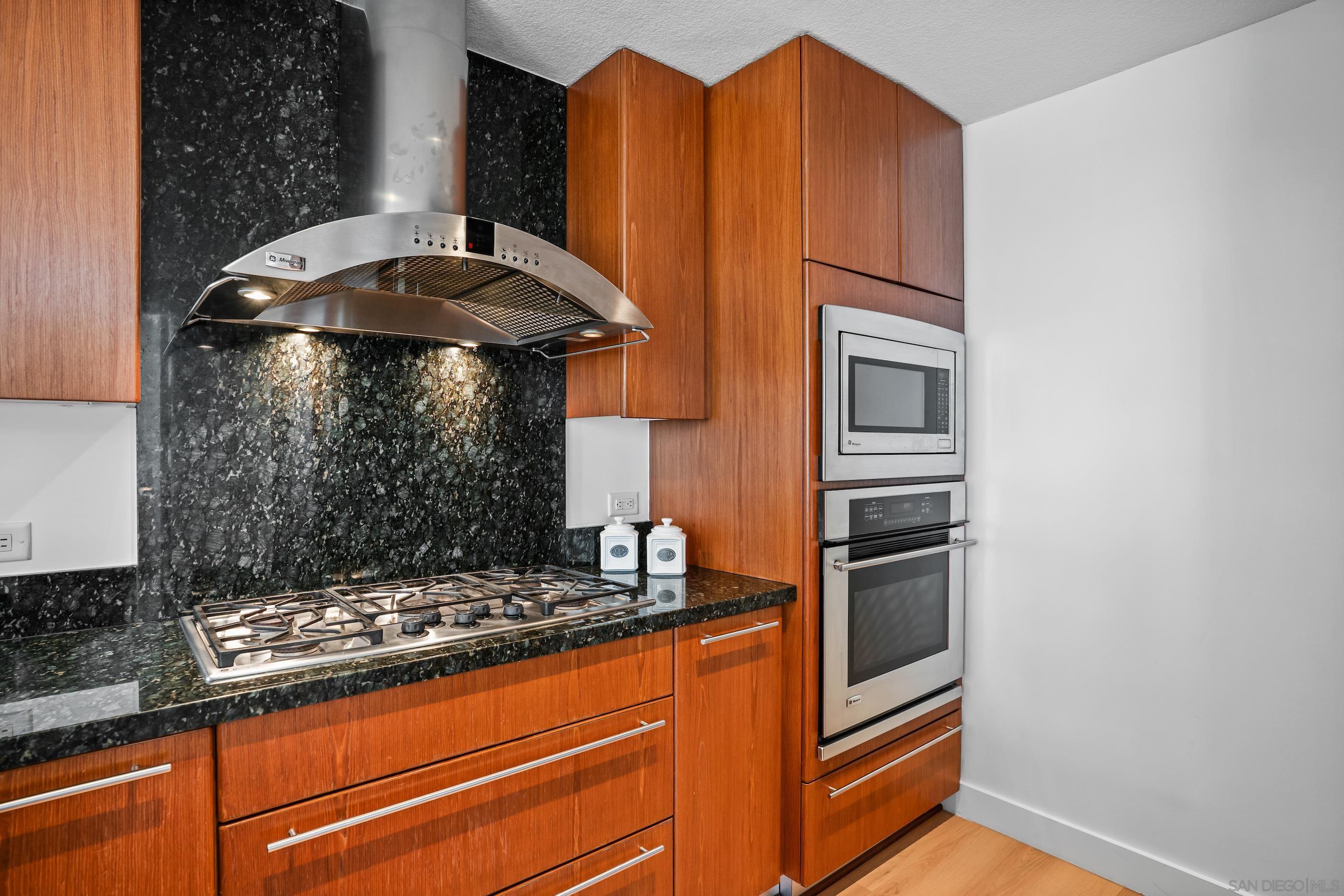 Detail Gallery Image 13 of 38 For 1205  Pacific Hwy  #1505,  San Diego,  CA 92101 - 2 Beds | 2 Baths