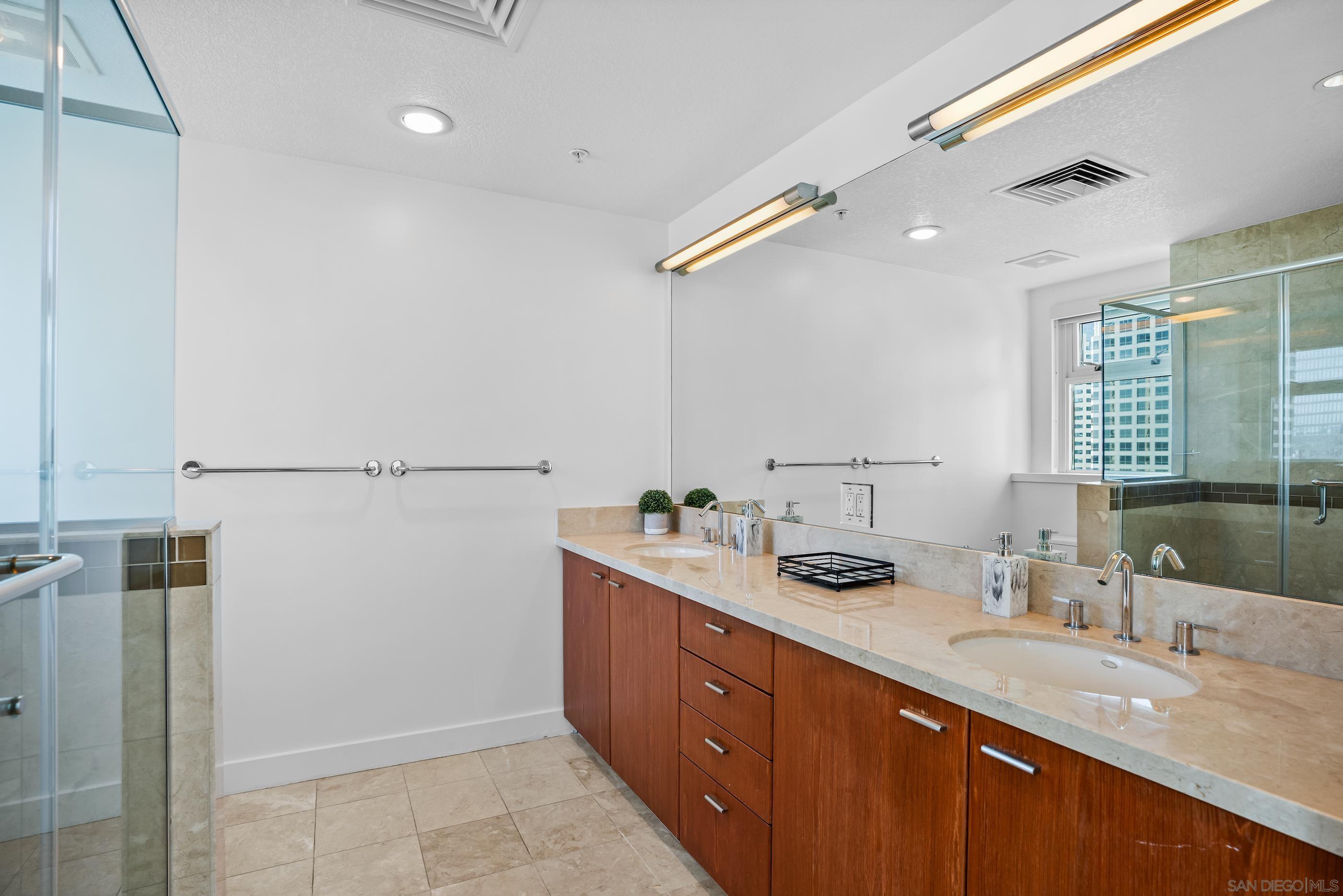 Detail Gallery Image 17 of 38 For 1205  Pacific Hwy  #1505,  San Diego,  CA 92101 - 2 Beds | 2 Baths