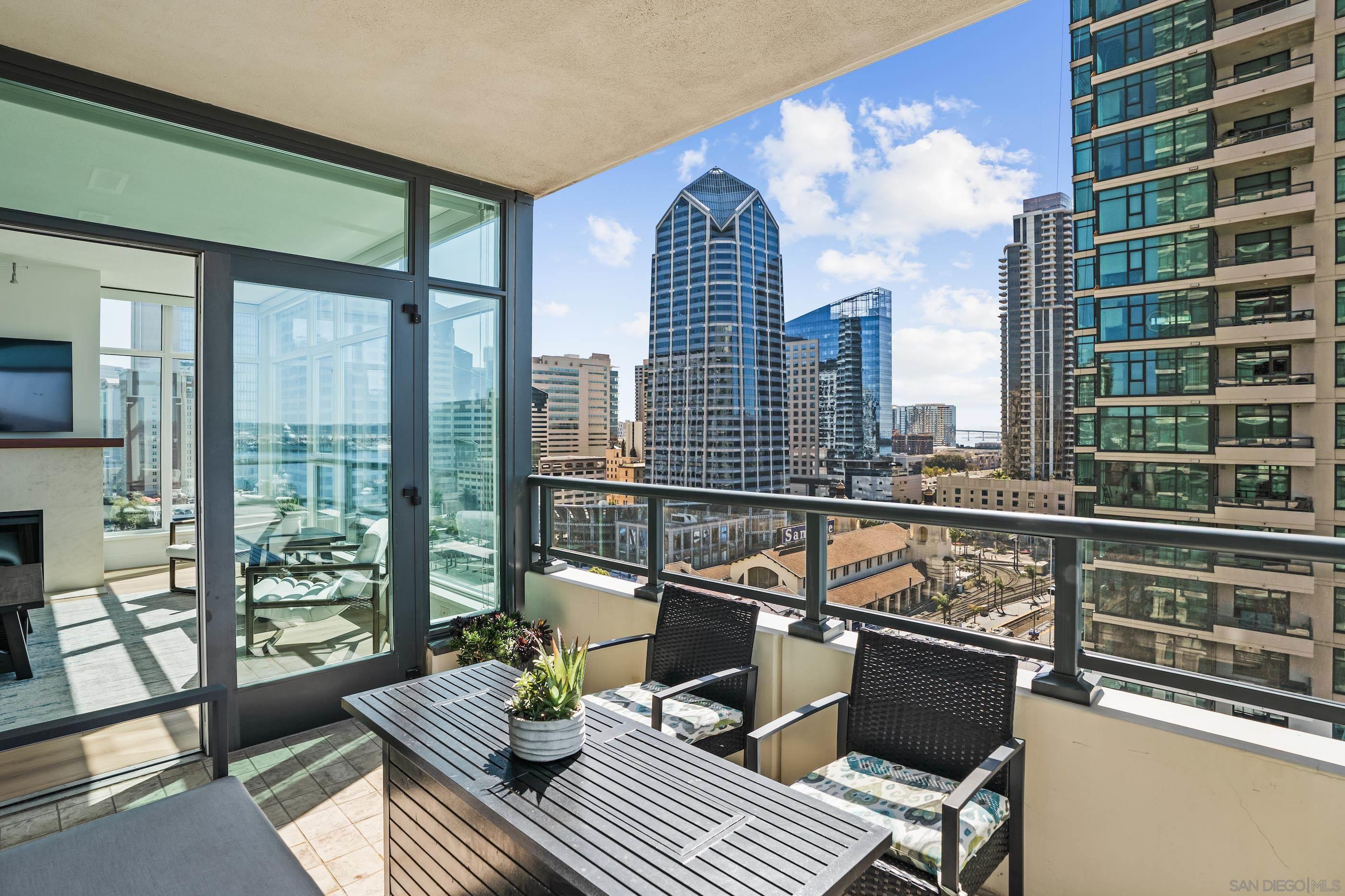 Detail Gallery Image 6 of 38 For 1205  Pacific Hwy  #1505,  San Diego,  CA 92101 - 2 Beds | 2 Baths